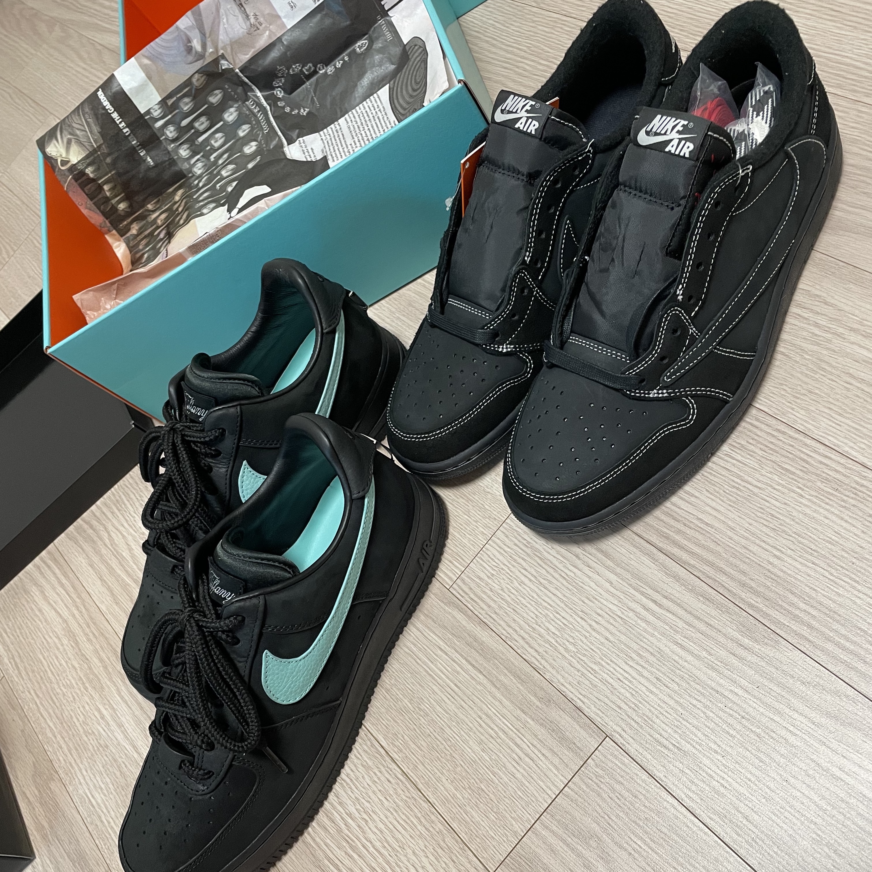 Nike x Tiffany & Co. Air Force 1 Low SP 1837, Jordan 1 x Travis Scott Retro Low OG SP Black Phantom 착용 스타일