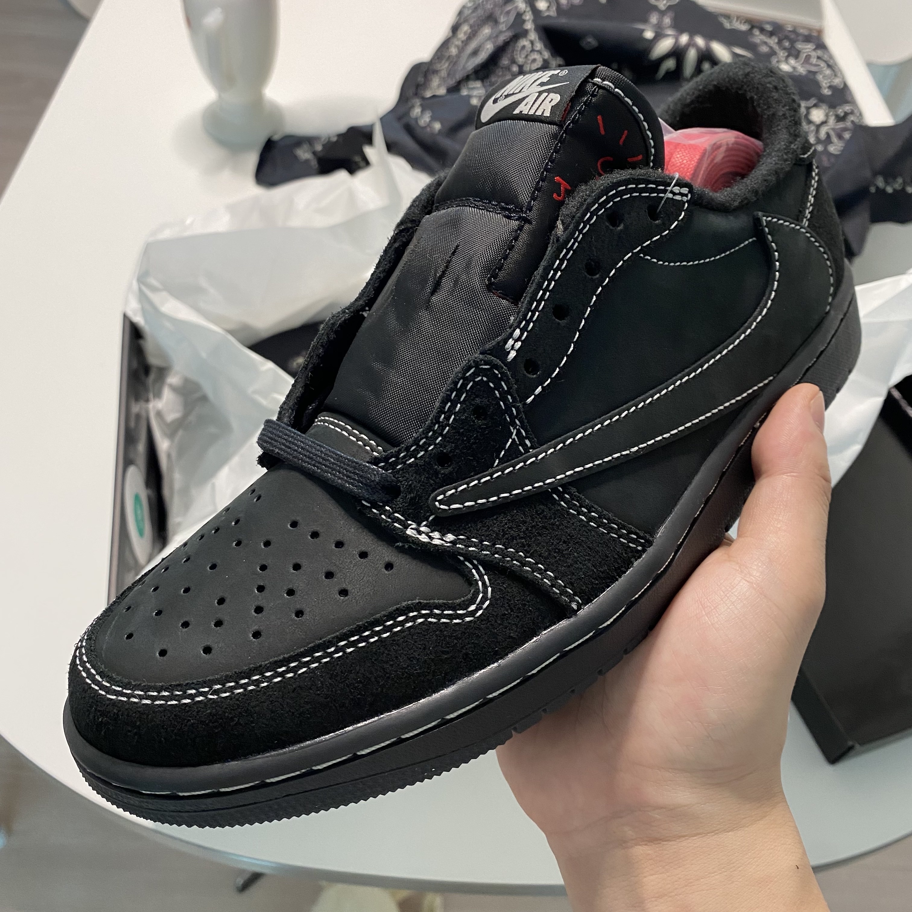 Jordan 1 x Travis Scott Retro Low OG SP Black Phantom 착용 스타일