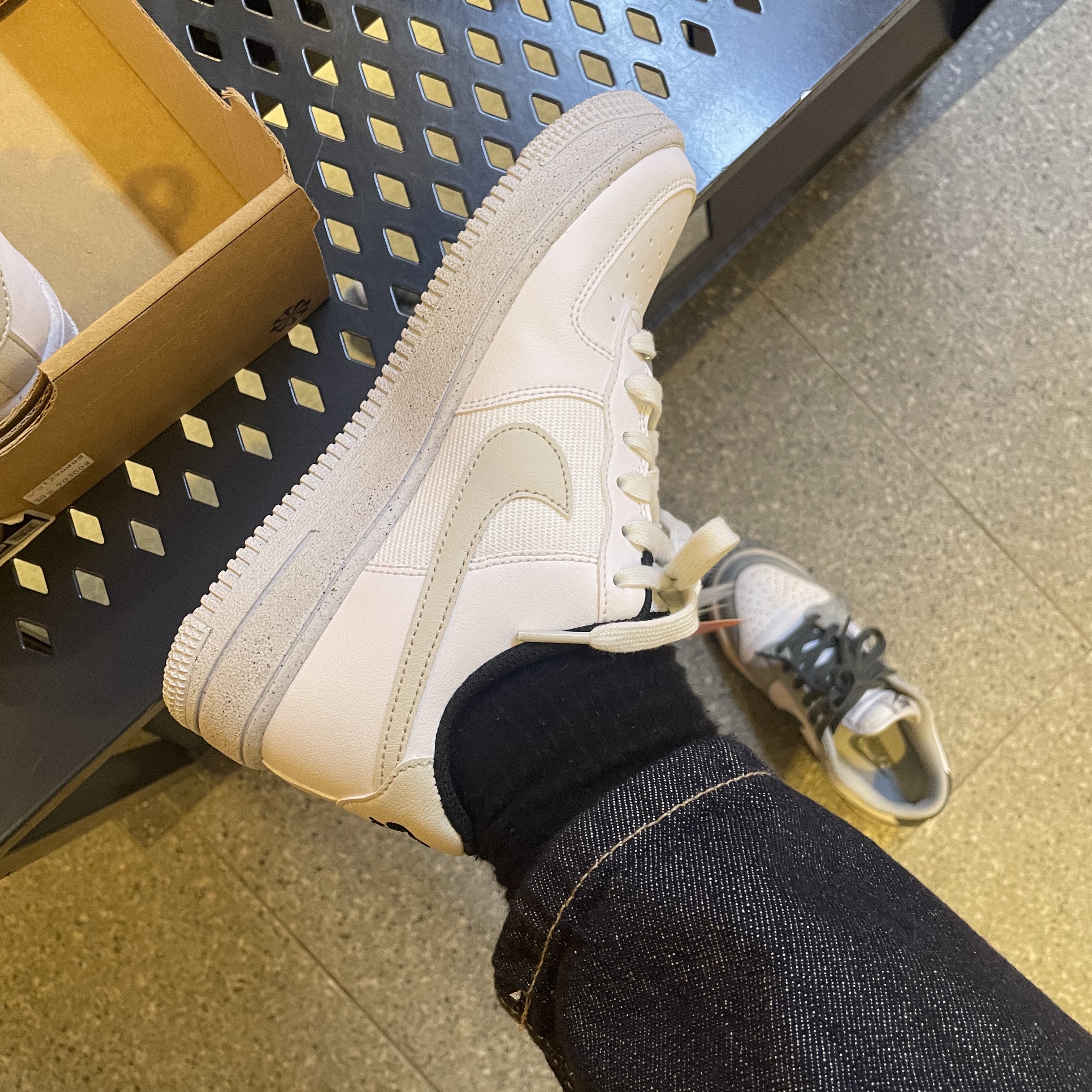 (GS) Nike Air Force 1 Crater Next Nature White Light Bone Volt Black 착용 스타일
