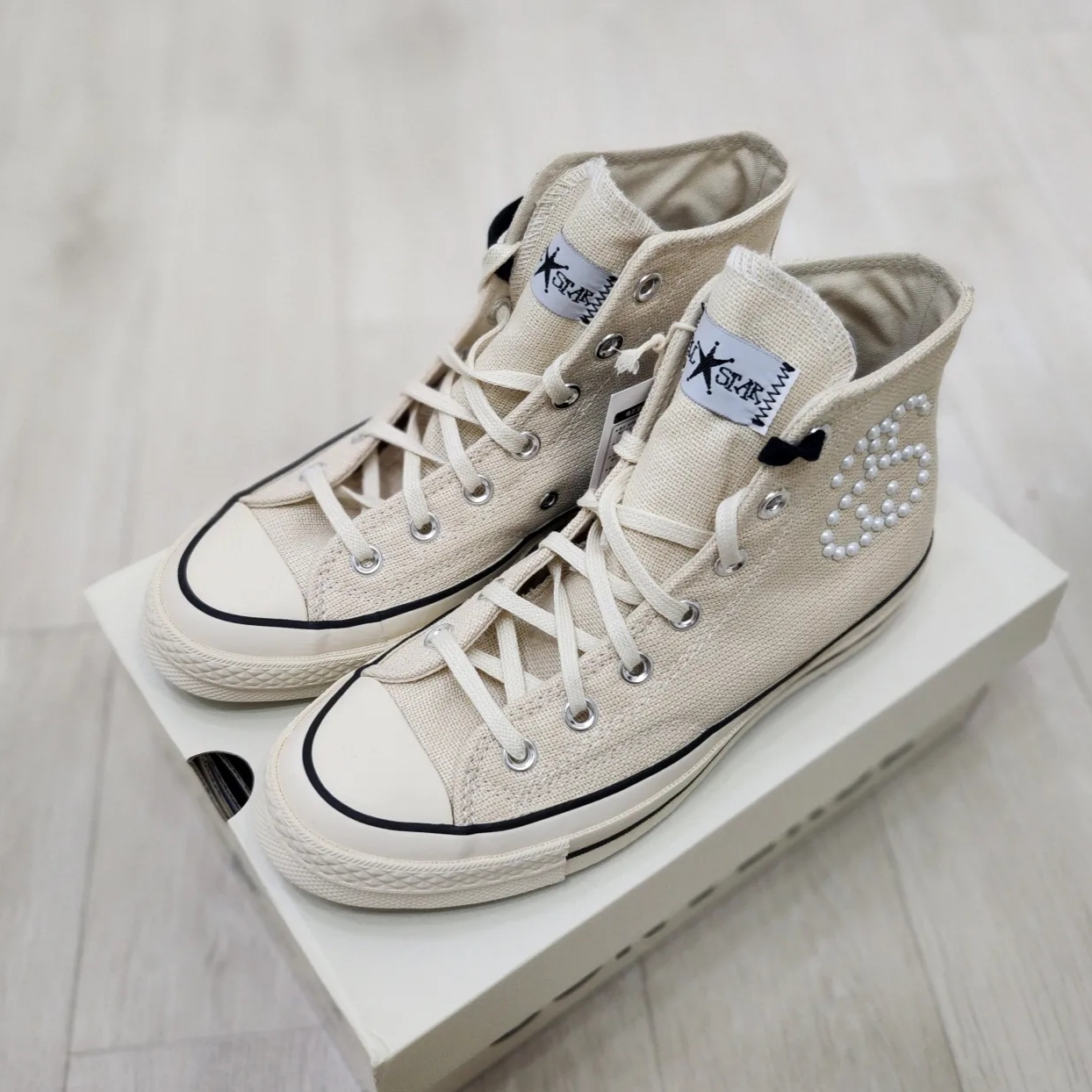 Converse x Stussy Chuck 70 High Natural Ivory 착용 스타일 - 2
