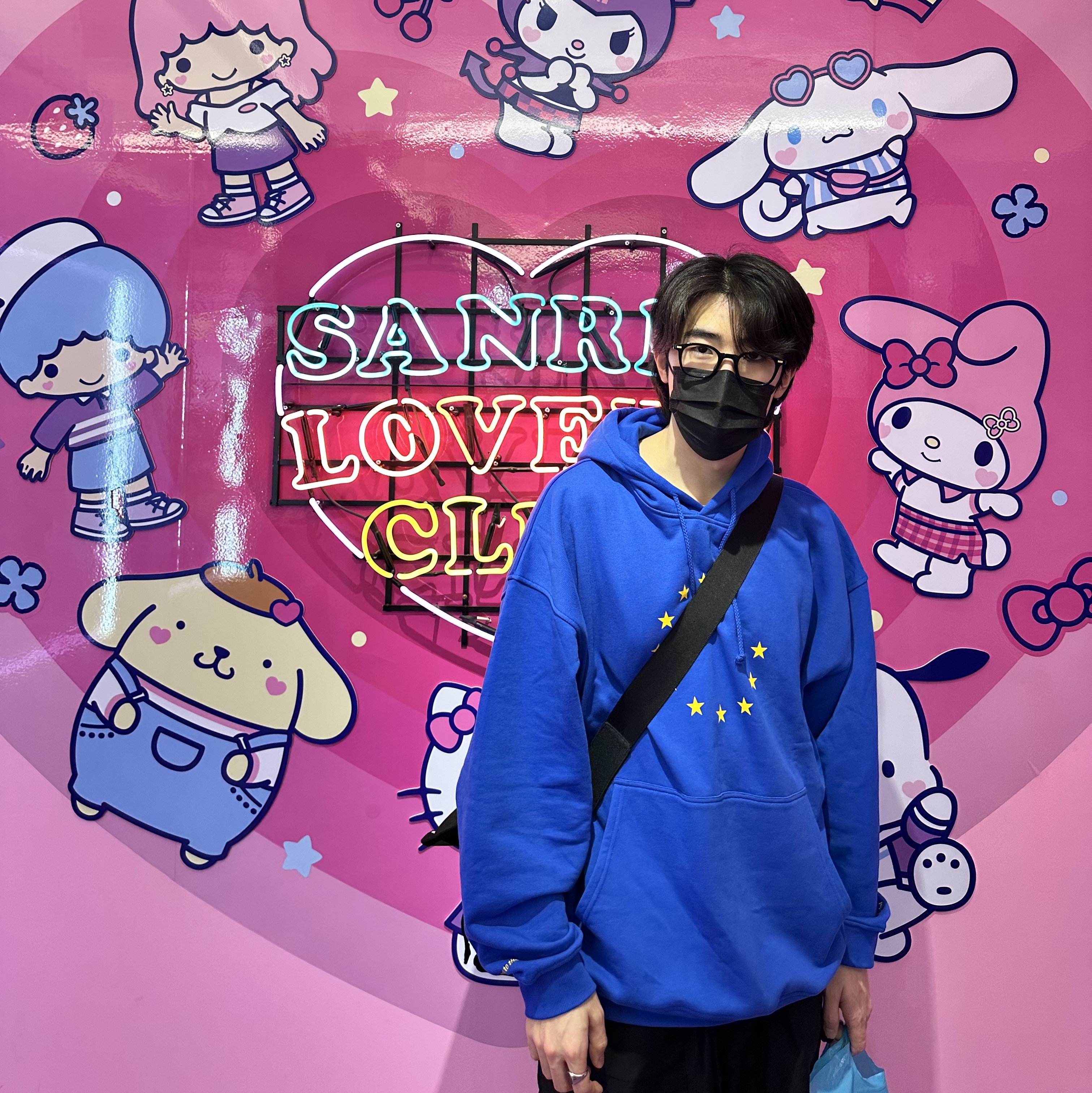 Souvenir Official Eunify Classic Hoodie Blue 2022 착용 스타일