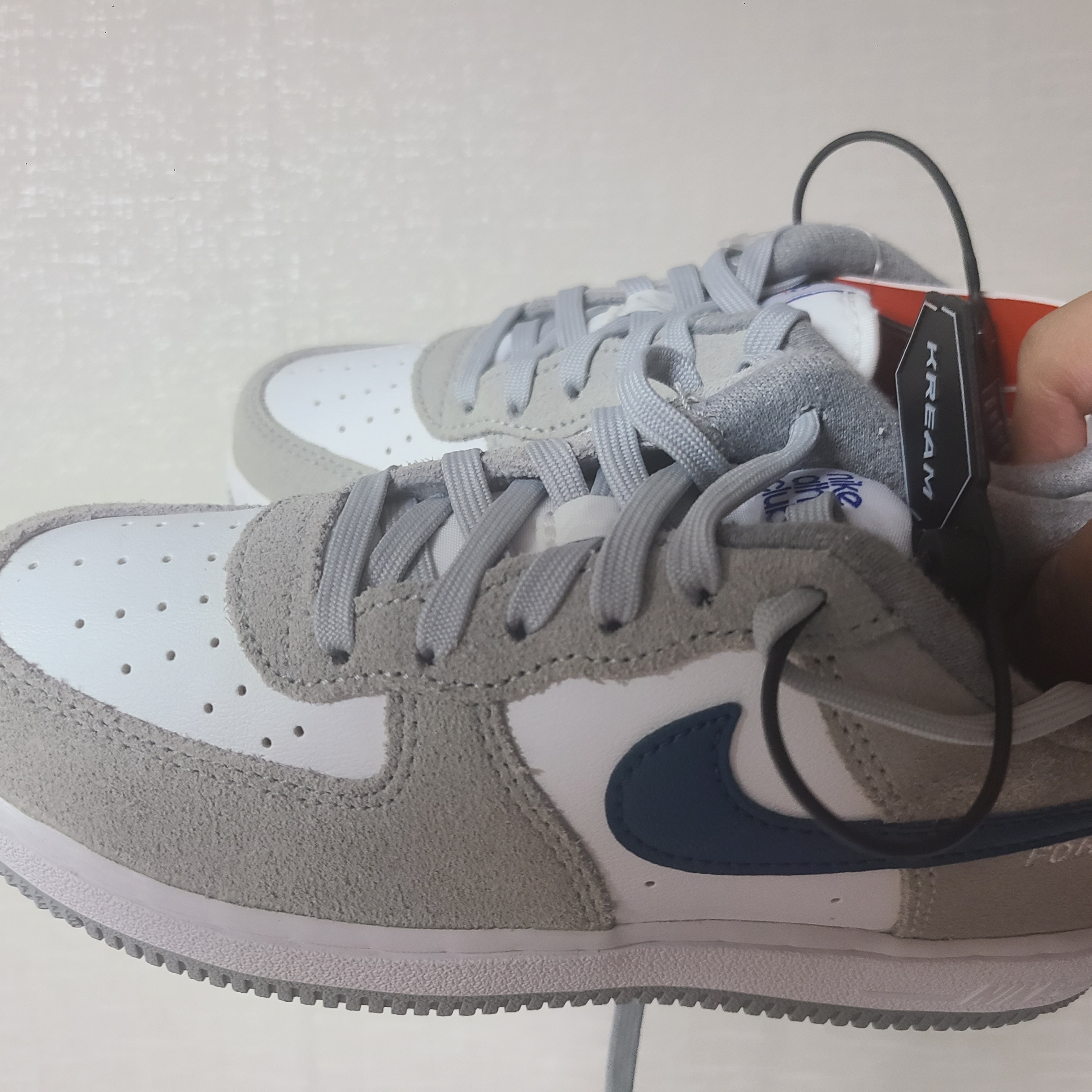 (PS) Nike Air Force 1 LV8 Athletic Club Light Smoke Grey Marina 착용 스타일
