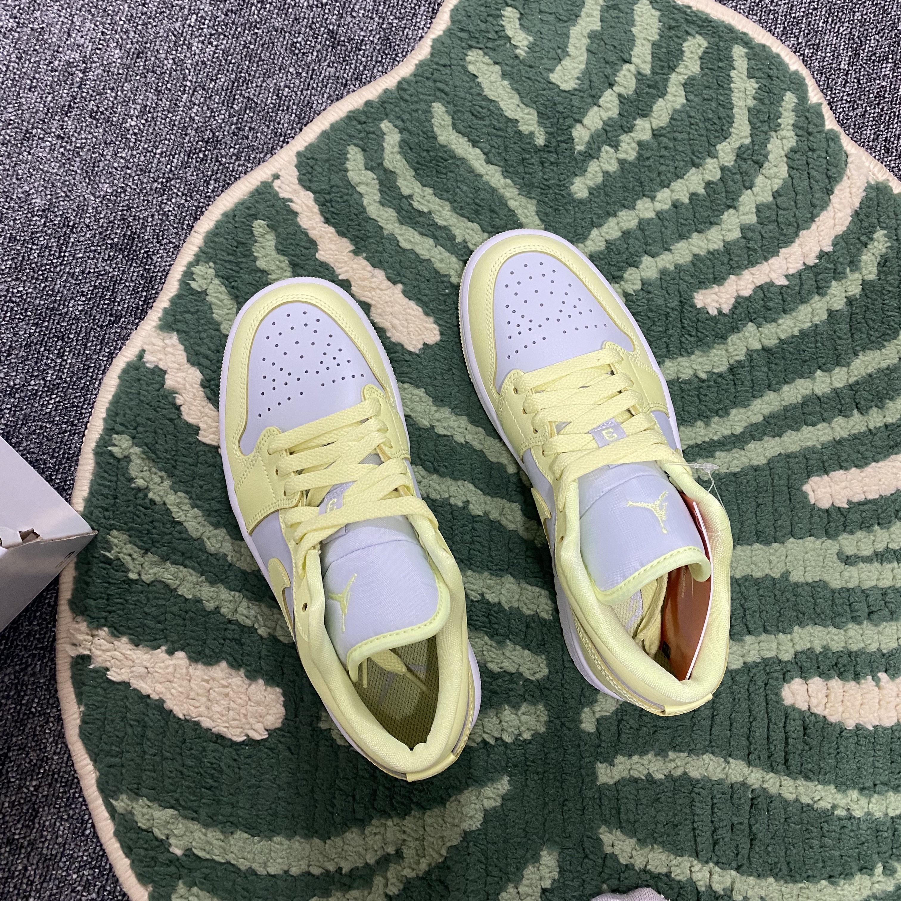 (W) Jordan 1 Low Citron Tint 착용 스타일 - 1