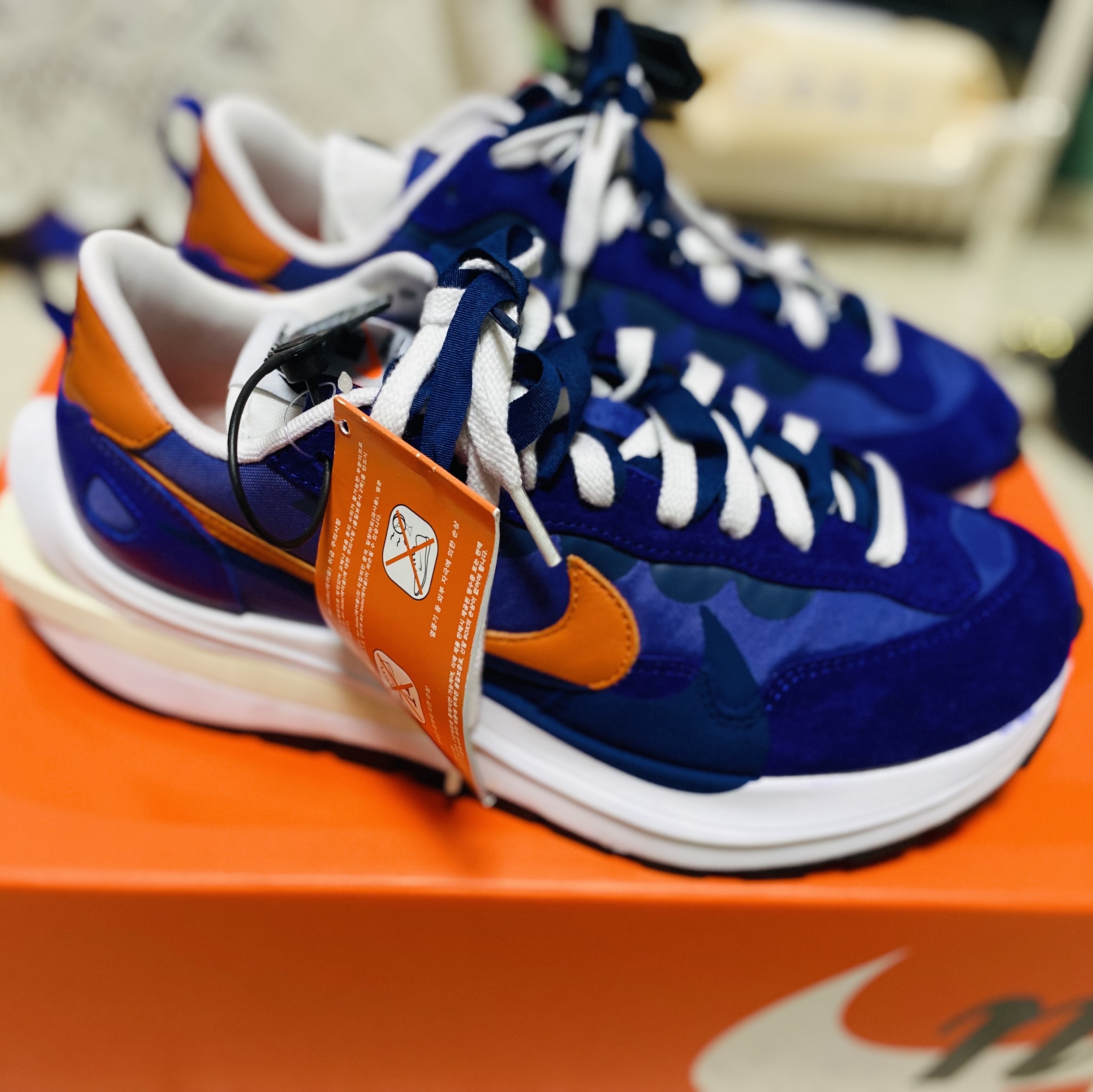 Nike x Sacai VaporWaffle Dark Iris 착용 스타일 - 3