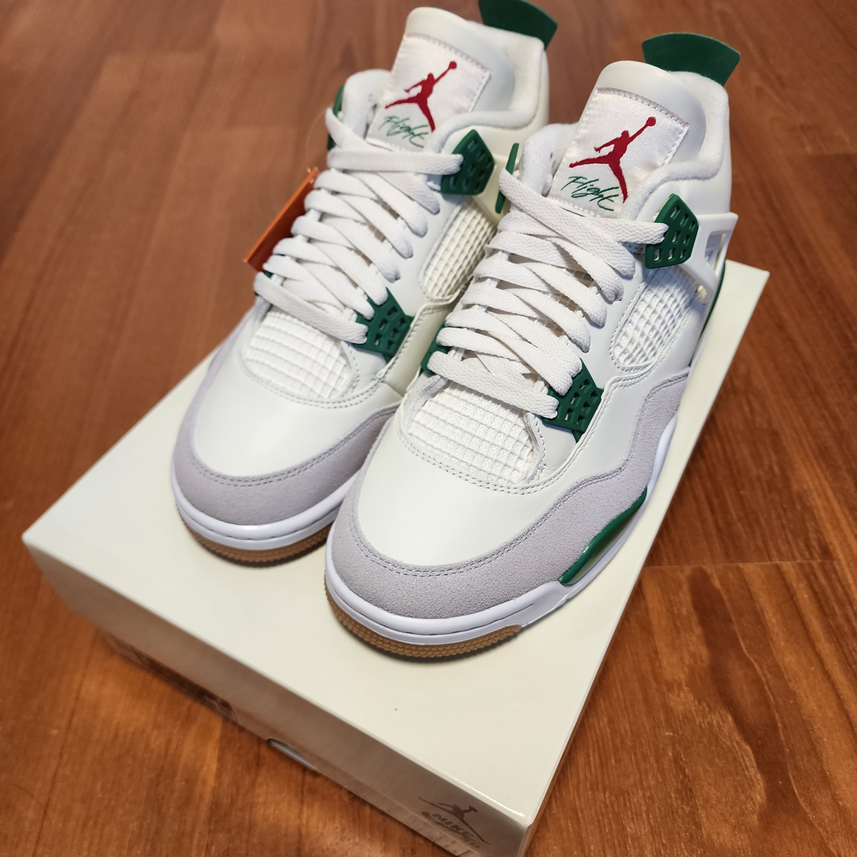 Jordan 4 x Nike SB Retro SP Pine Green 착용 스타일 - 2