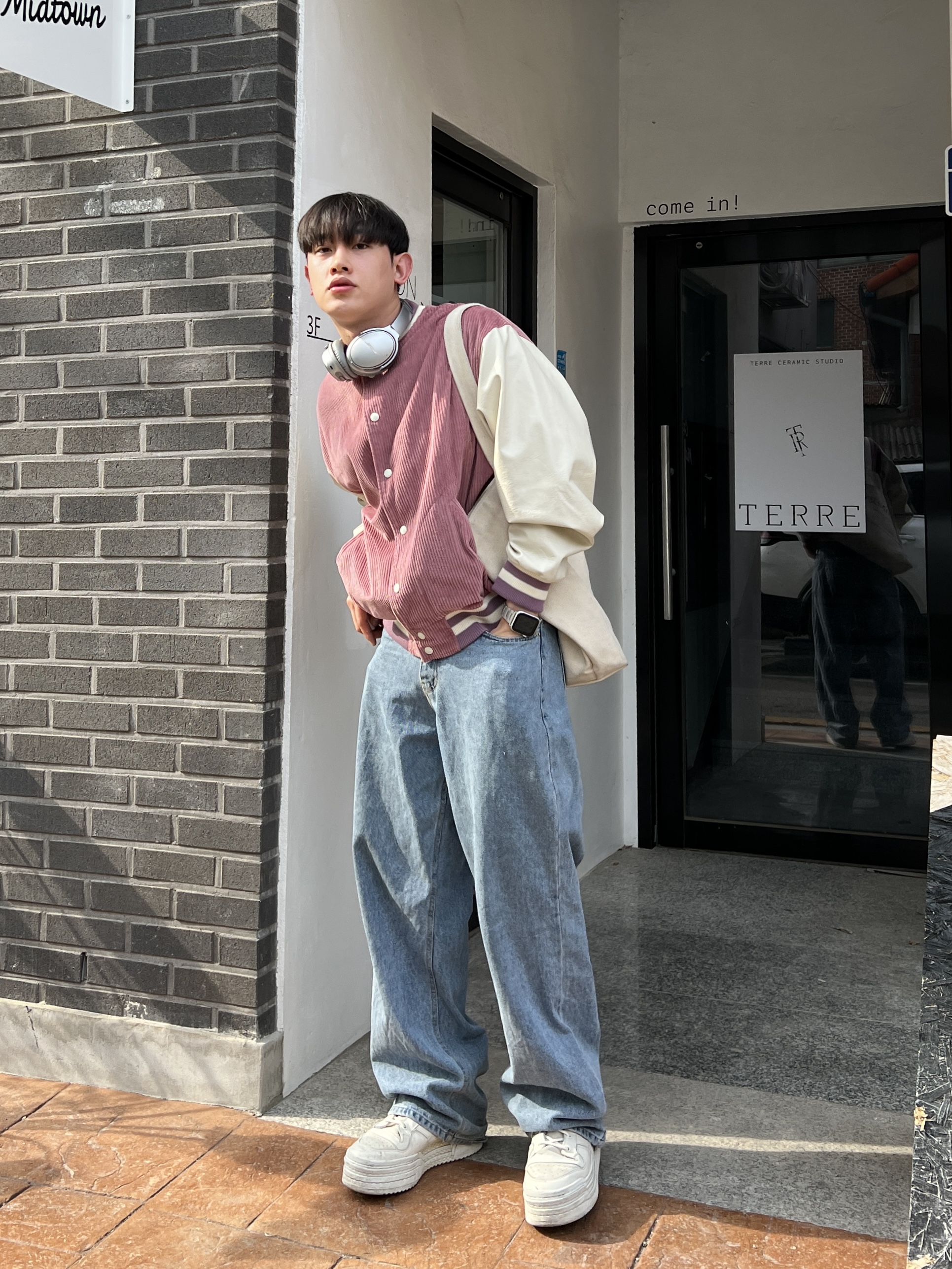 (W) Adidas Triple Platforum Hi Off White 착용 스타일 - 2