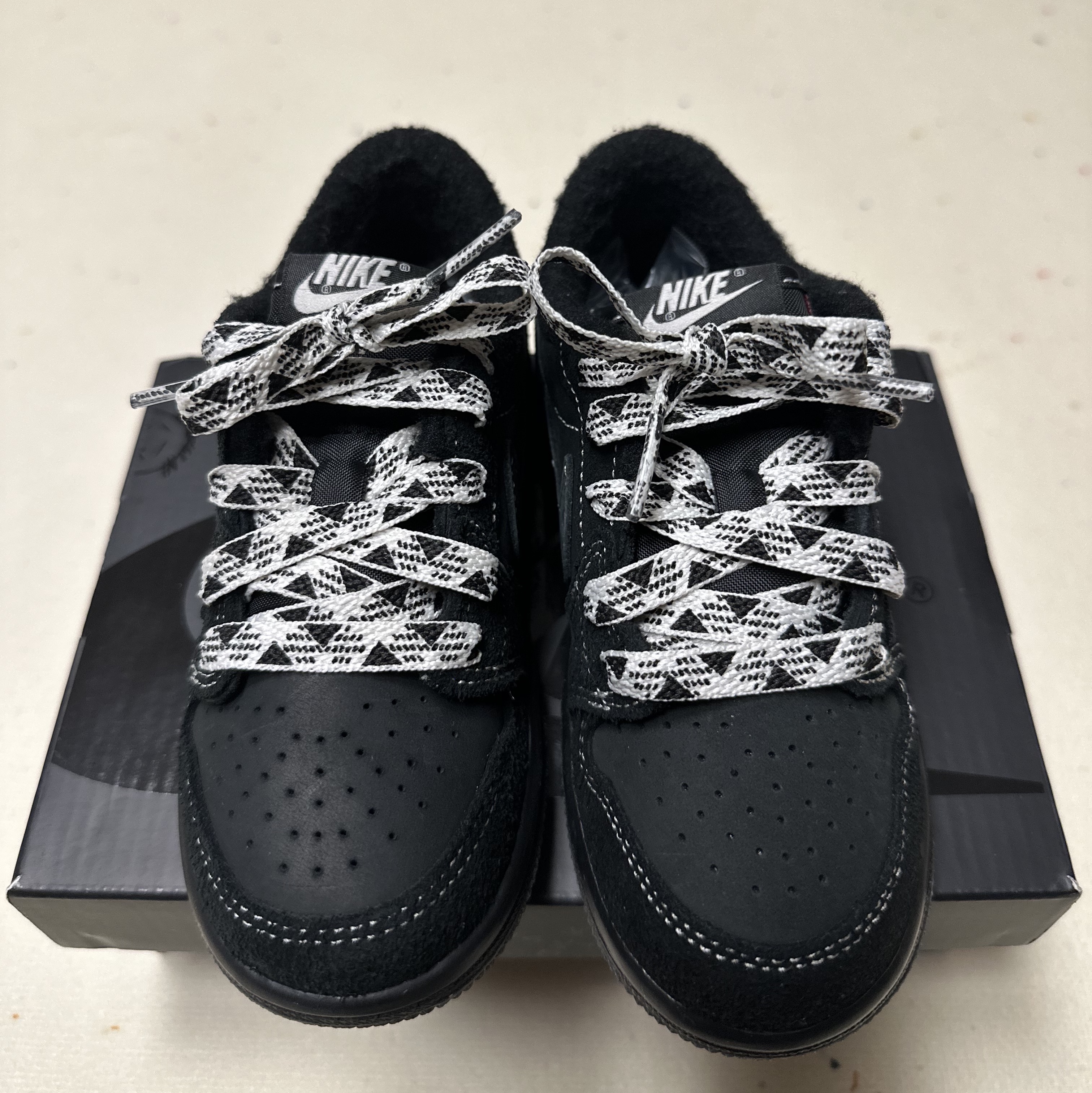 (TD) Jordan 1 x Travis Scott Retro Low OG SP Black Phantom, (PS) Jordan 1 x Travis Scott Retro Low OG SP Black Phantom 착용 스타일 - 4