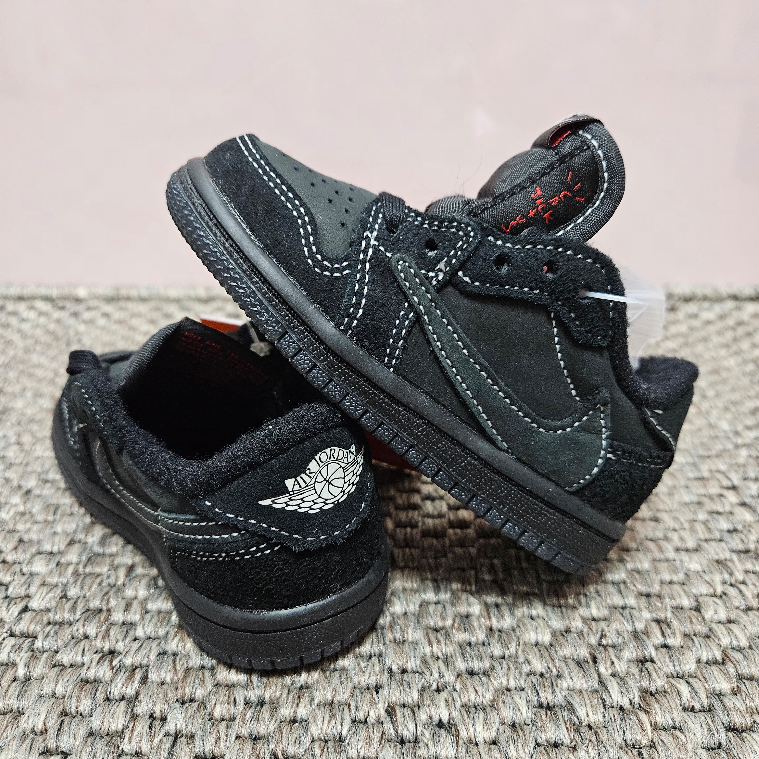 (TD) Jordan 1 x Travis Scott Retro Low OG SP Black Phantom 착용 스타일 - 1