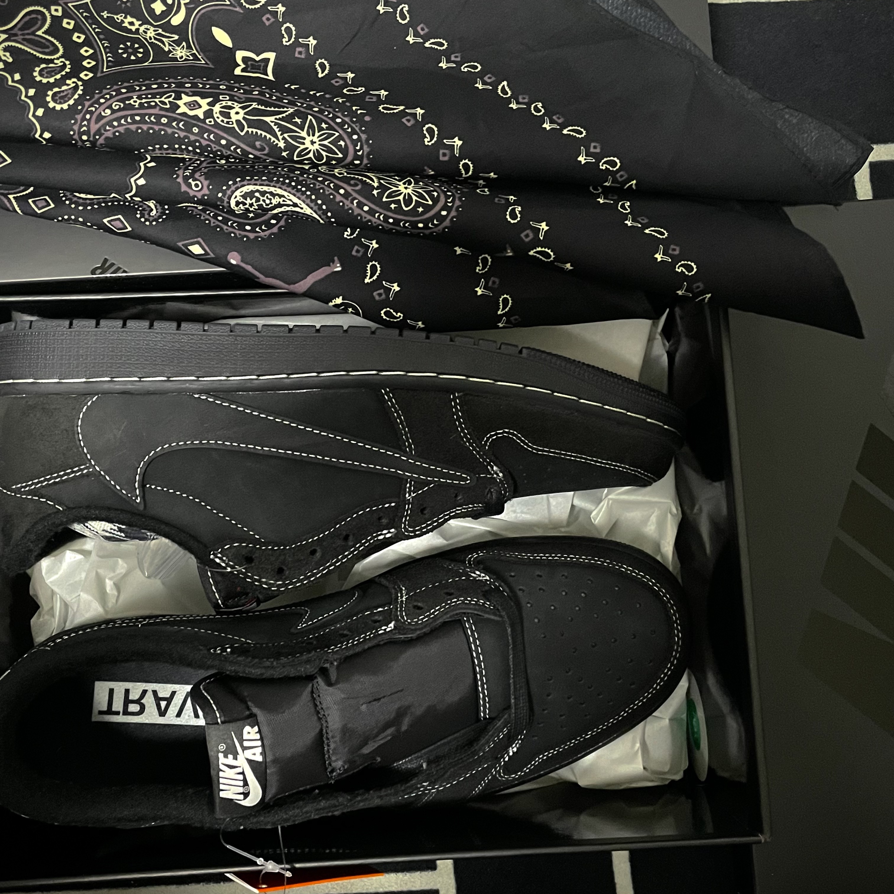 Jordan 1 x Travis Scott Retro Low OG SP Black Phantom 착용 스타일
