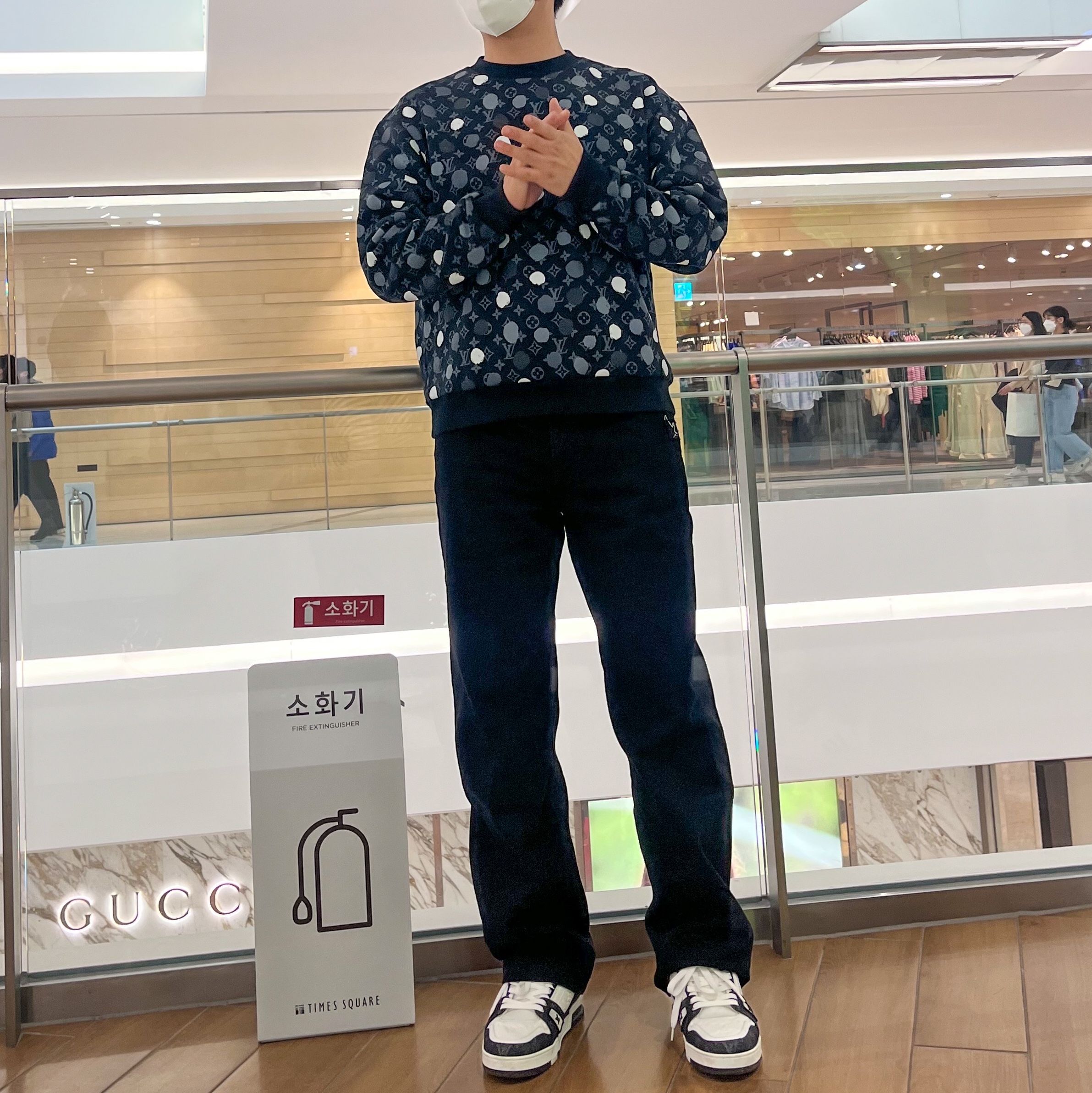 Louis Vuitton x YK Painted Dots Printed Crewneck Black, Louis Vuitton LV Trainer Sneakers Monogram Denim Black 착용 스타일