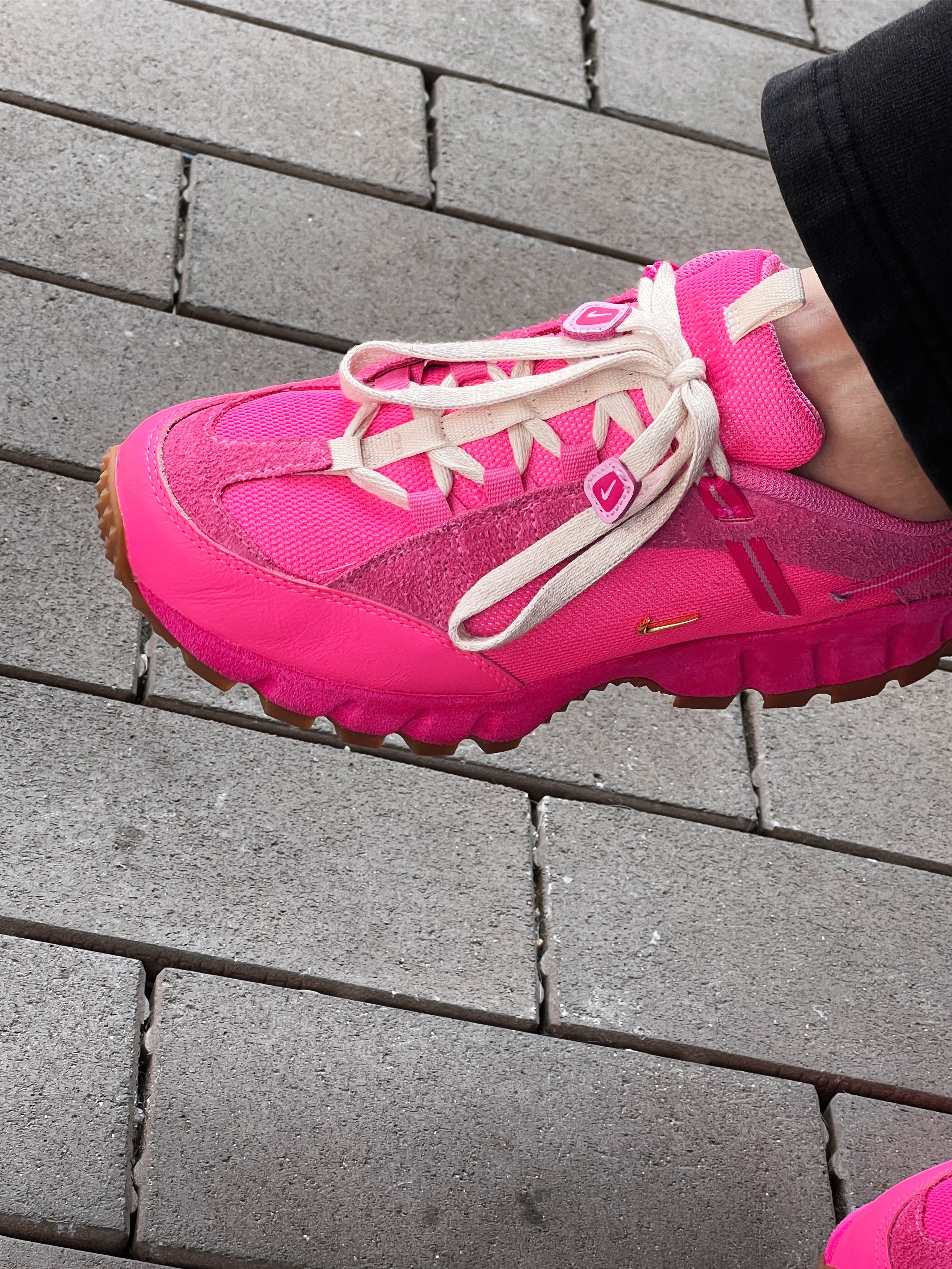 Nike x Jacquemus Air Humara LX Pink Flash 착용 스타일