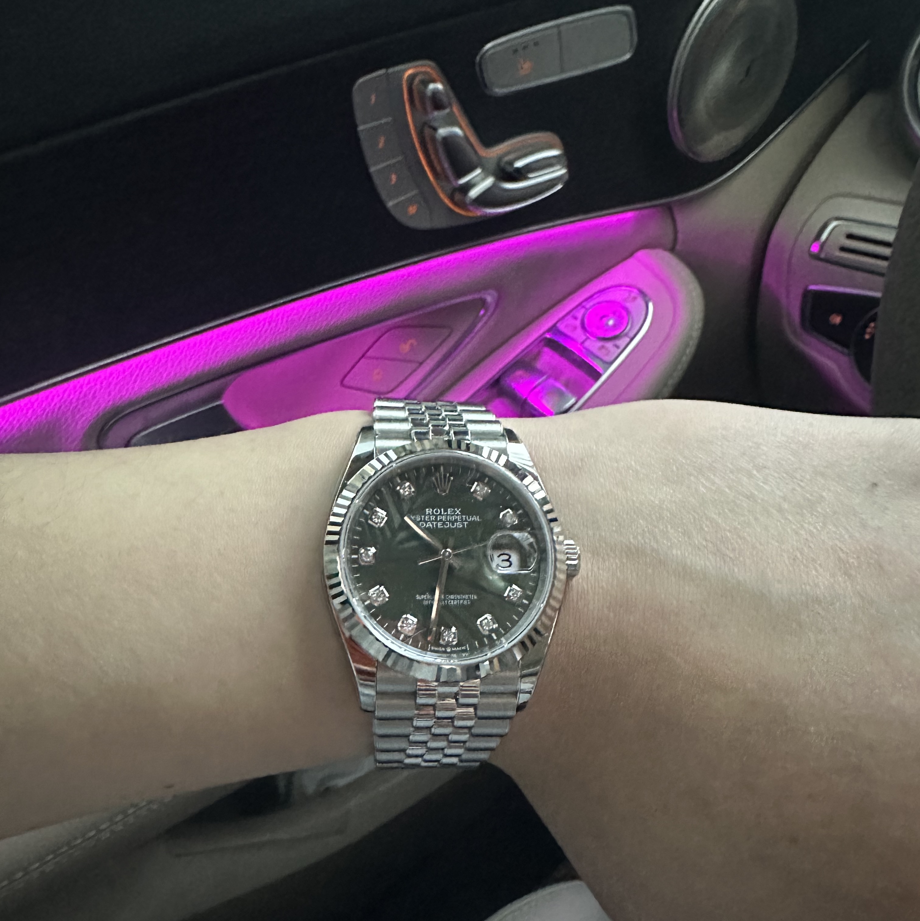Rolex Datejust 36mm 126234 Palm Motif Olive Green Diamond-Set Jubilee 착용 스타일