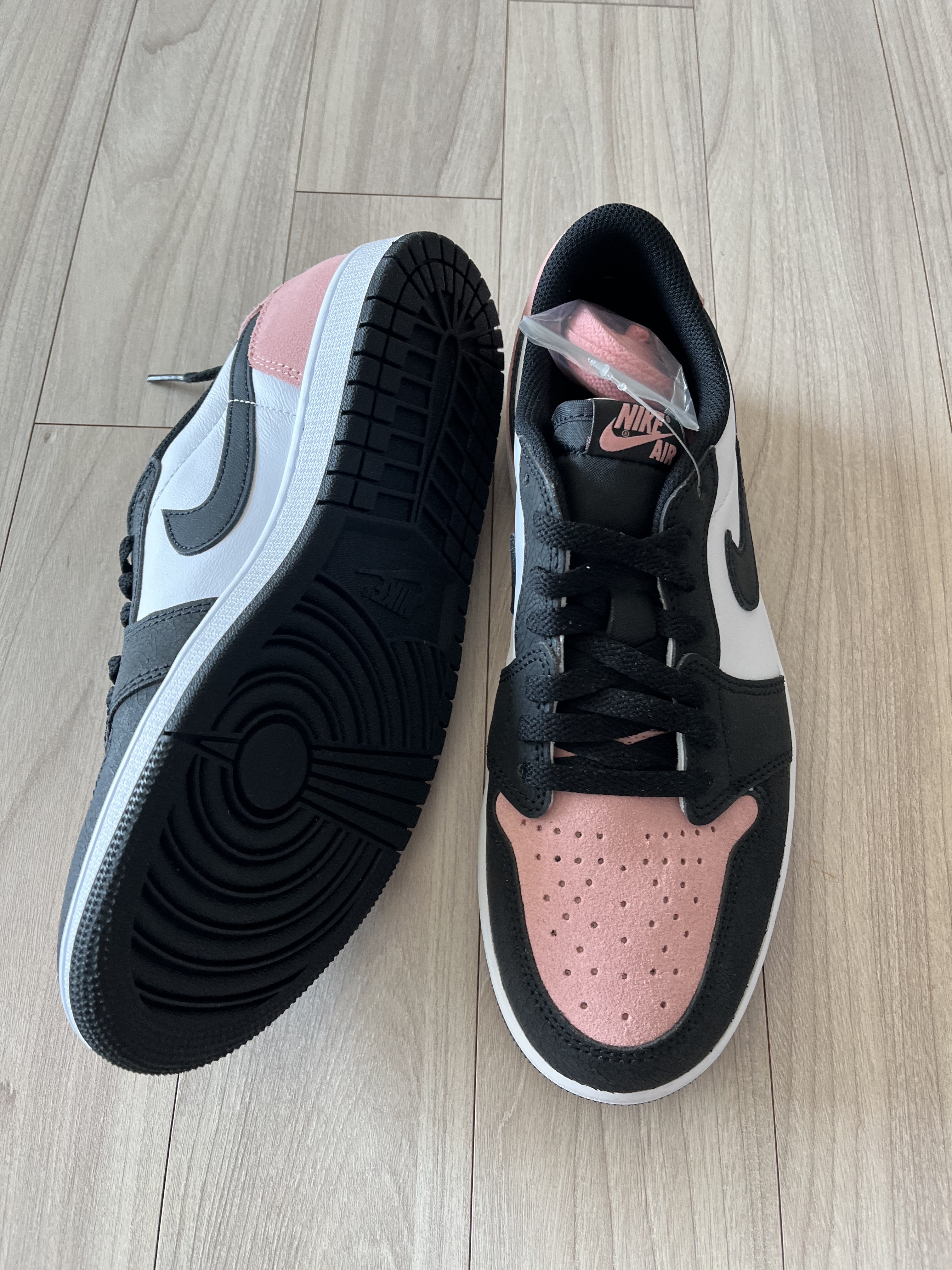 Jordan 1 Retro Low OG Bleached Coral 착용 스타일 - 2