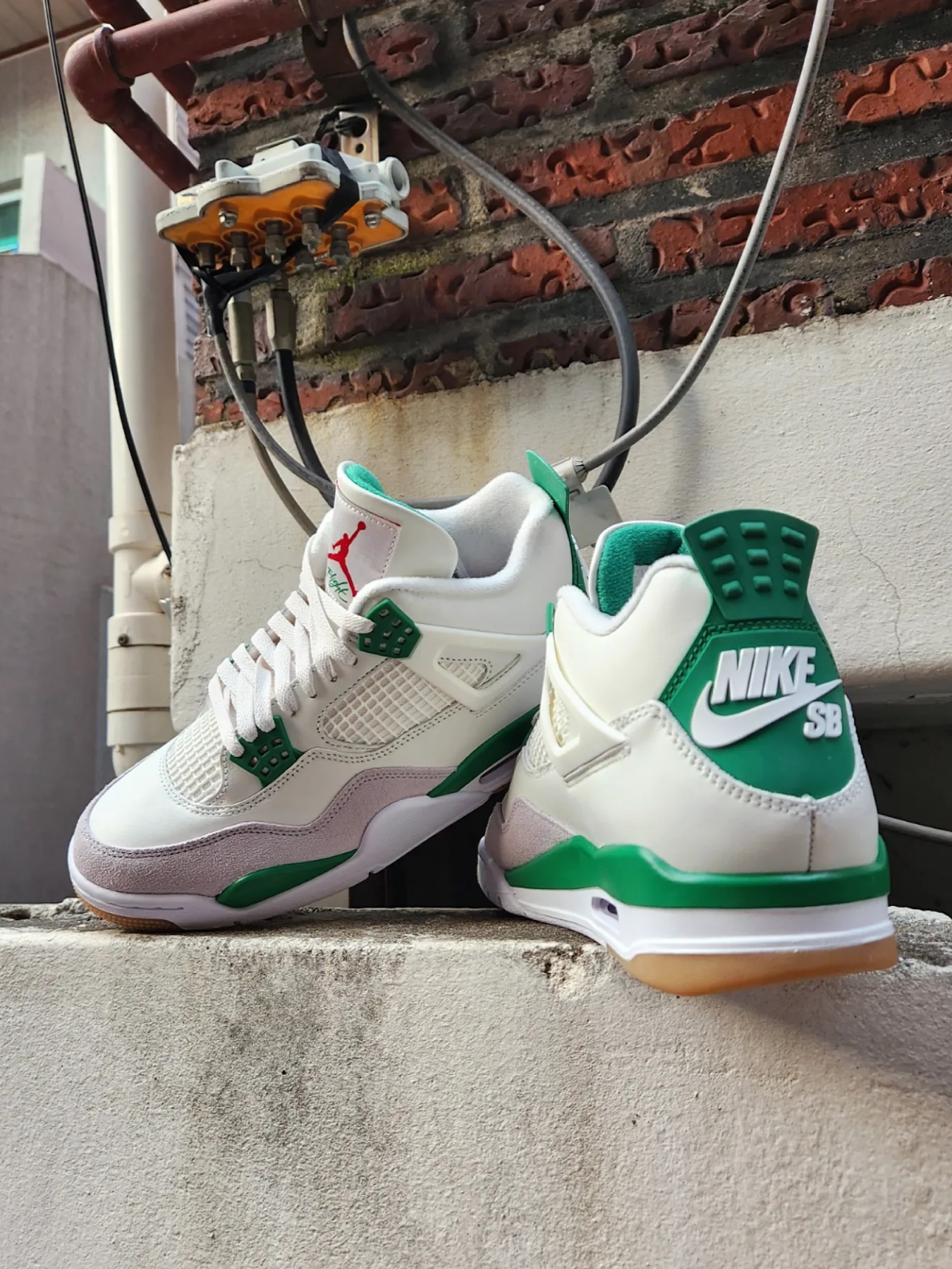 Jordan 4 x Nike SB Retro SP Pine Green, Thisisneverthat x New Era x MLB New York Yankees Varsity Jacket Dark Green 착용 스타일 - 3