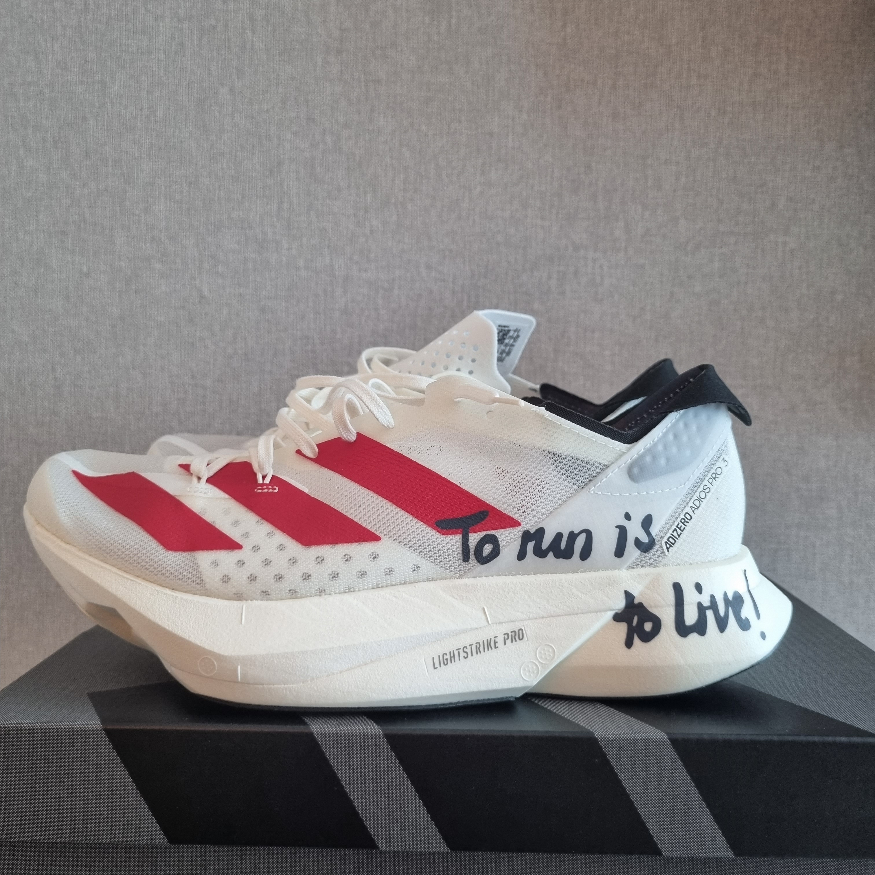 Adidas Adizero Adios Pro 3 Off White Better Scarlet 착용 스타일 - 1