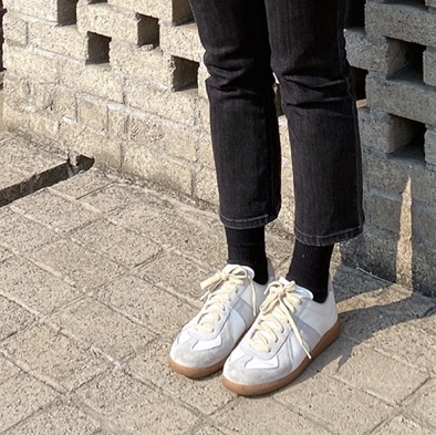 (W) Maison Margiela Calfskin Replica Sneakers White 착용 스타일