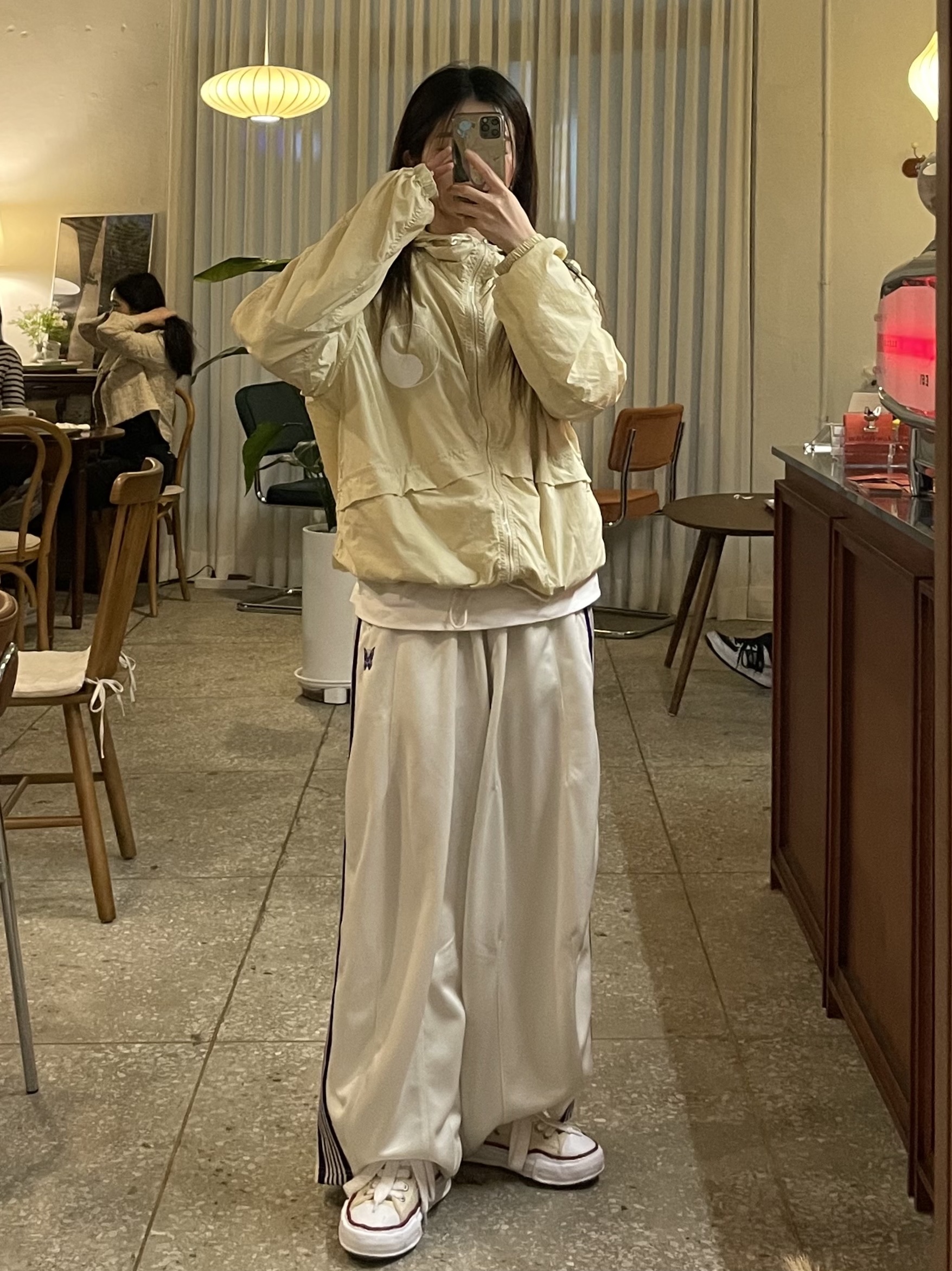 Our Legacy Work Shop Windbreaker Ripstop Butter Cream, Maison Mihara Yasuhiro Peterson OG Sole Canvas Low-top Sneakers Natural 착용 스타일