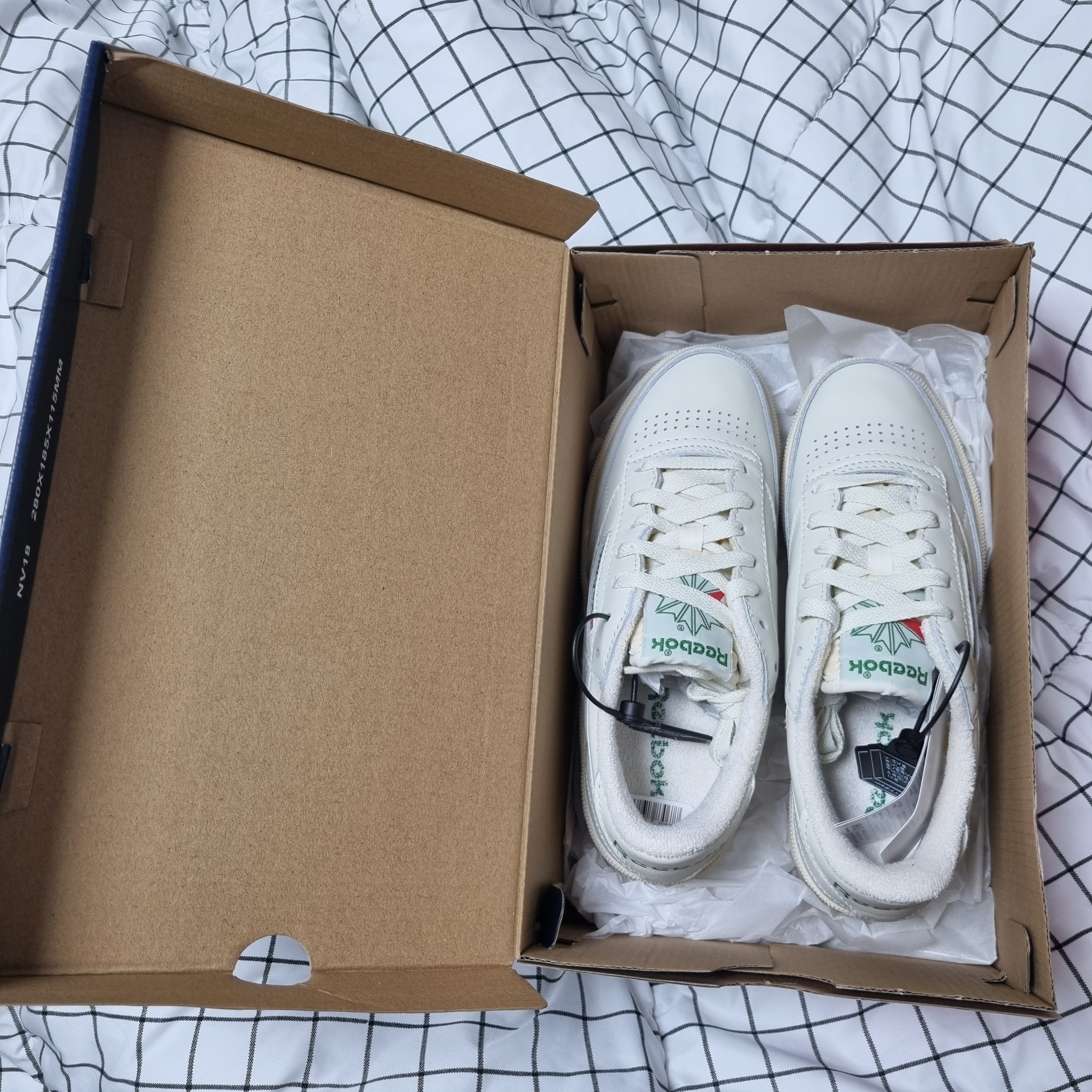 Reebok Club C 85 Vintage Chalk Green 착용 스타일 - 1