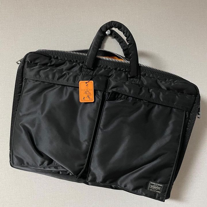 Porter Tanker 2Way Briefcase Black 착용 스타일 - 1