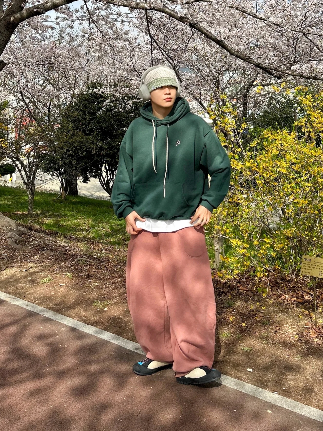 Keen Jasper Rocks SP Sneakers Beige, Sony WH-1000XM5 Silver (Korean Ver.) 착용 스타일 - 2
