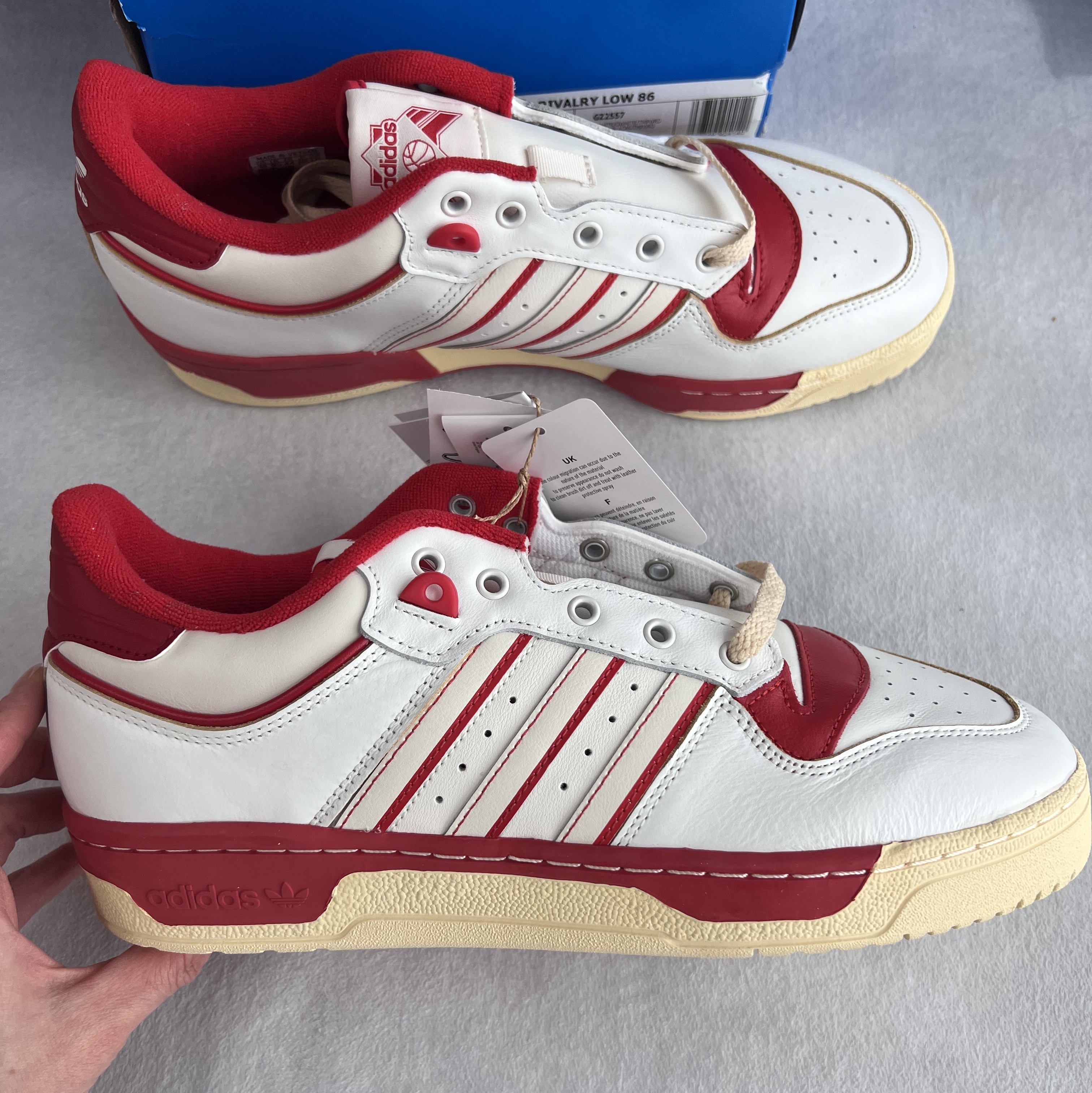 Adidas Rivalry Low 86 Core White Team Power Red 착용 스타일