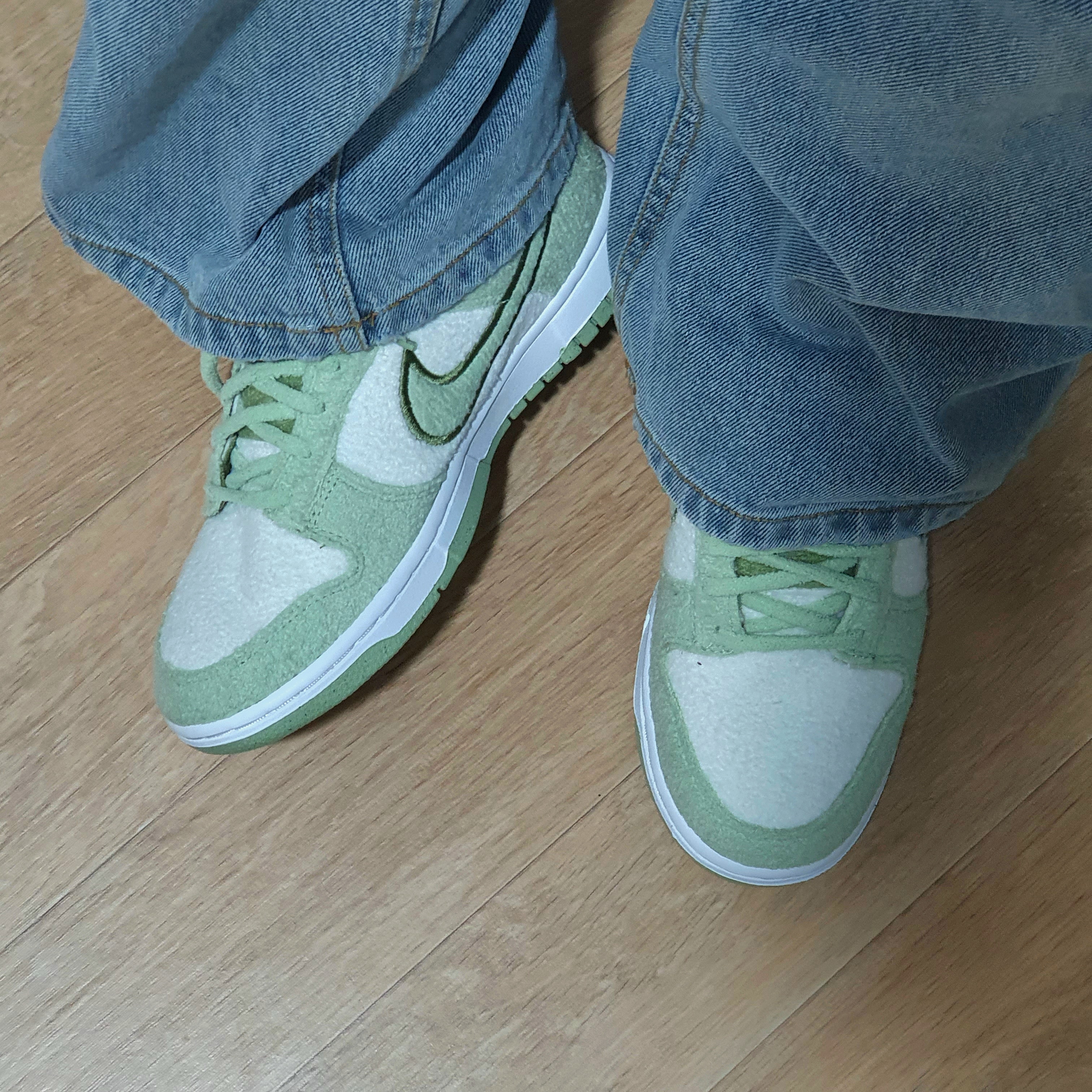 (W) Nike Dunk Low SE Honeydew Phantom 착용 스타일