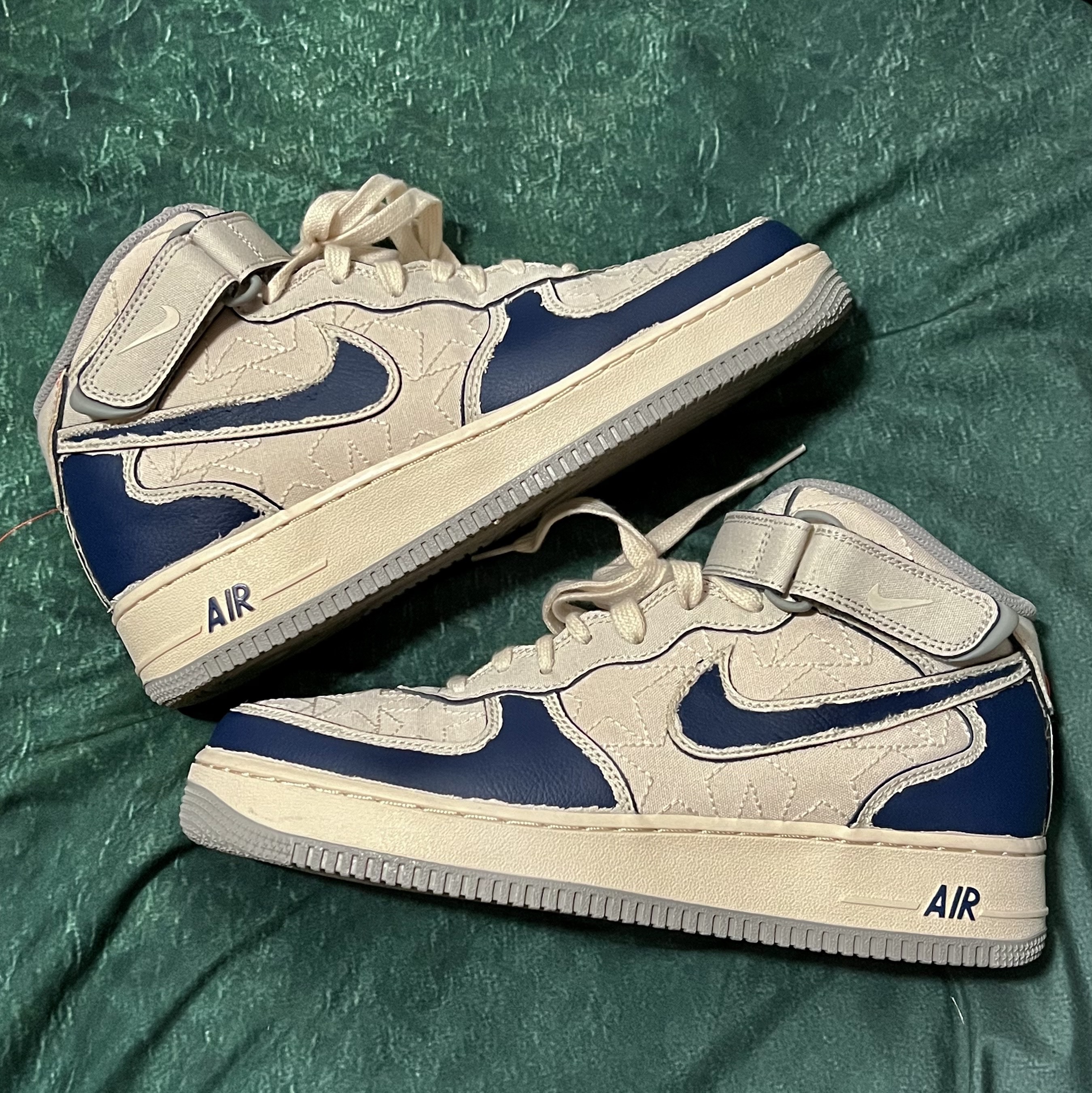 Nike Air Force 1 Mid '07 Pearl White 착용 스타일 - 1