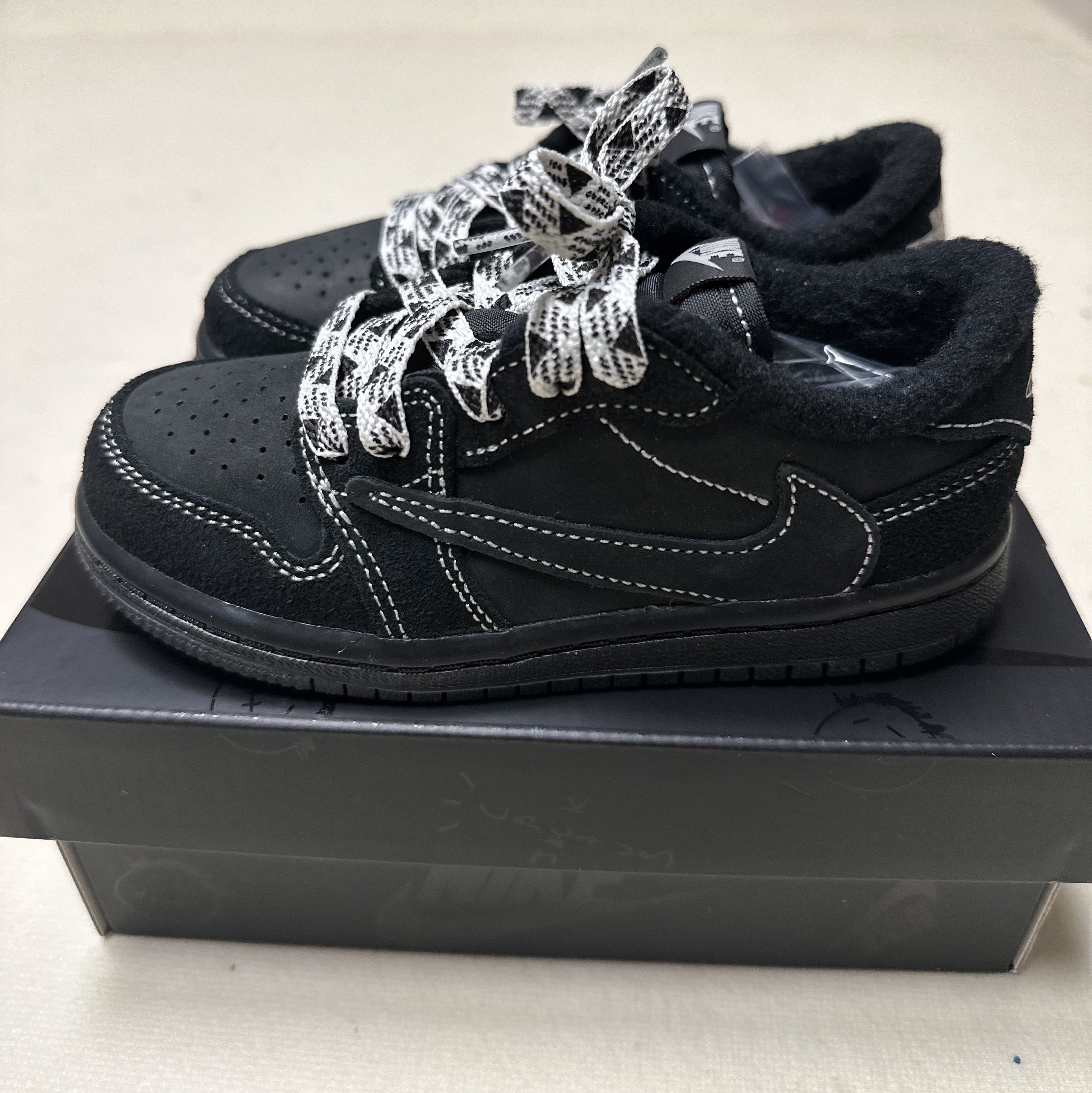 (TD) Jordan 1 x Travis Scott Retro Low OG SP Black Phantom, (PS) Jordan 1 x Travis Scott Retro Low OG SP Black Phantom 착용 스타일 - 2