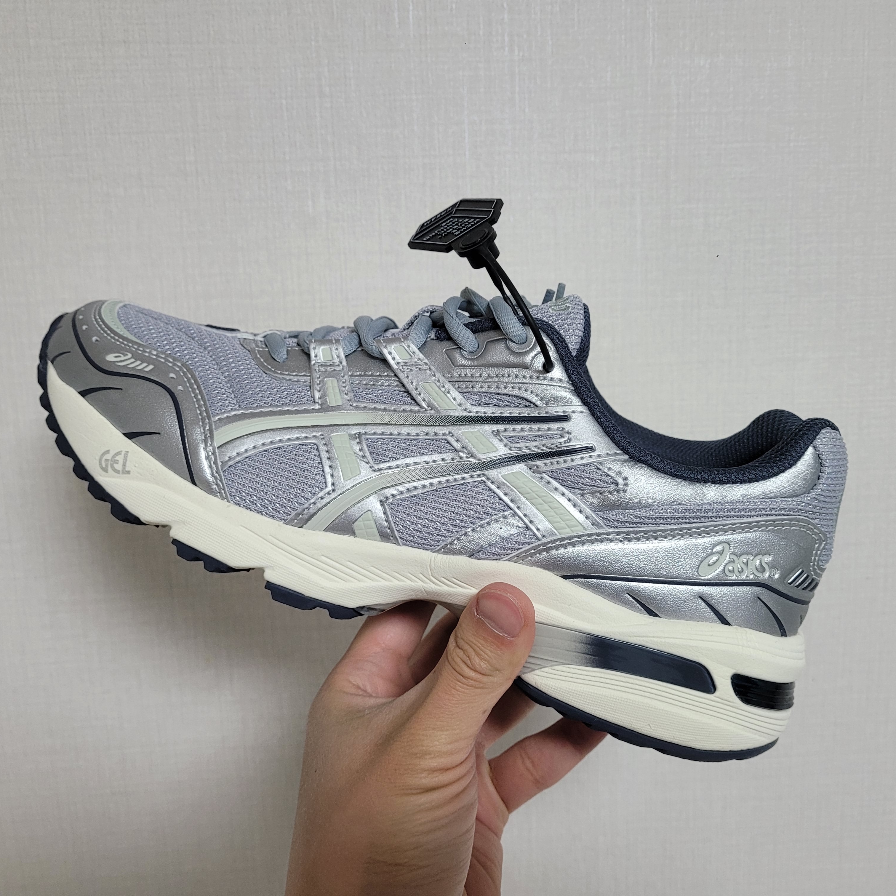 Asics Gel-1090 Piedmont Grey 착용 스타일 - 1