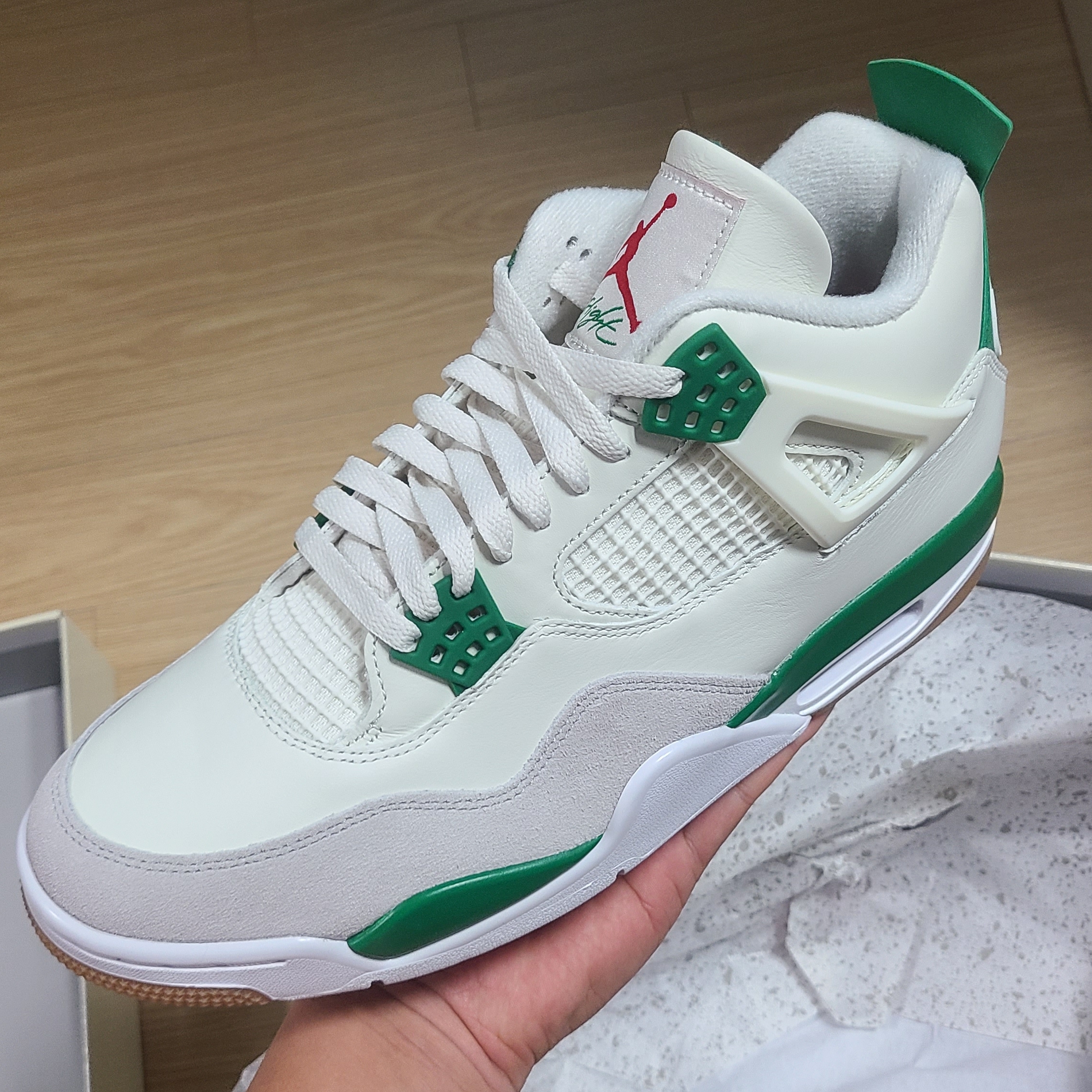Jordan 4 x Nike SB Retro SP Pine Green 착용 스타일 - 1