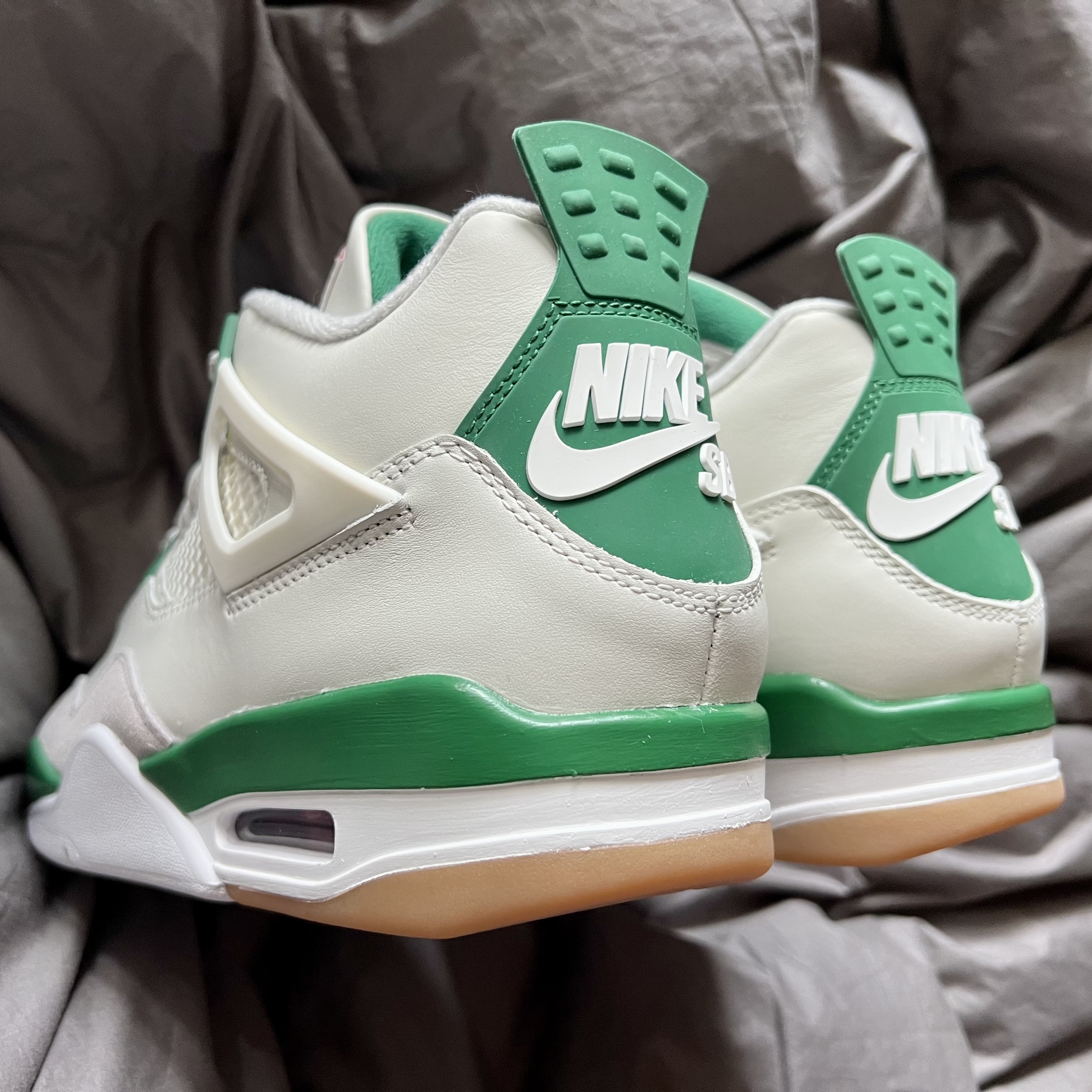 Jordan 4 x Nike SB Retro SP Pine Green 착용 스타일 - 3
