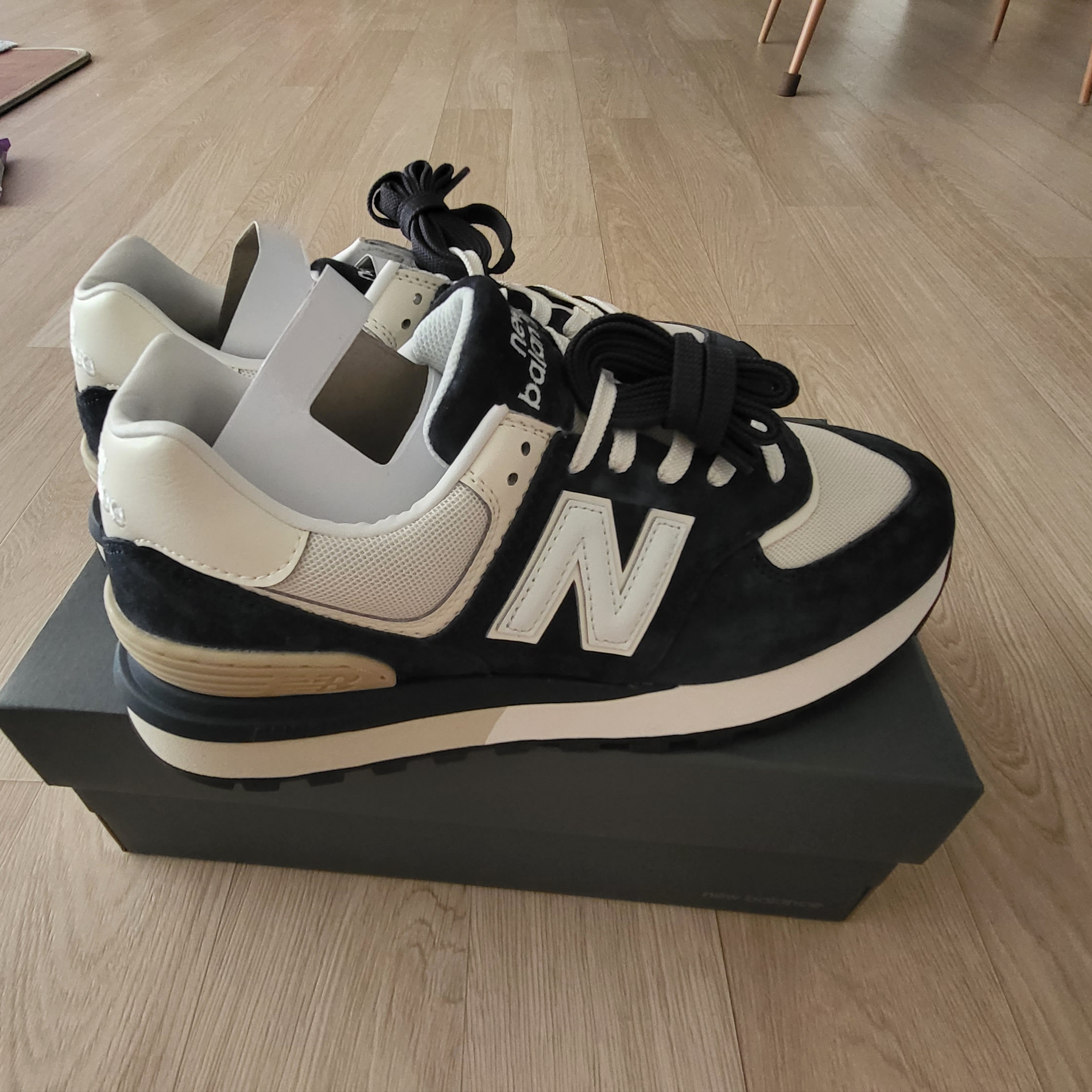 New Balance 574 Legacy Navy Blue 착용 스타일 - 1