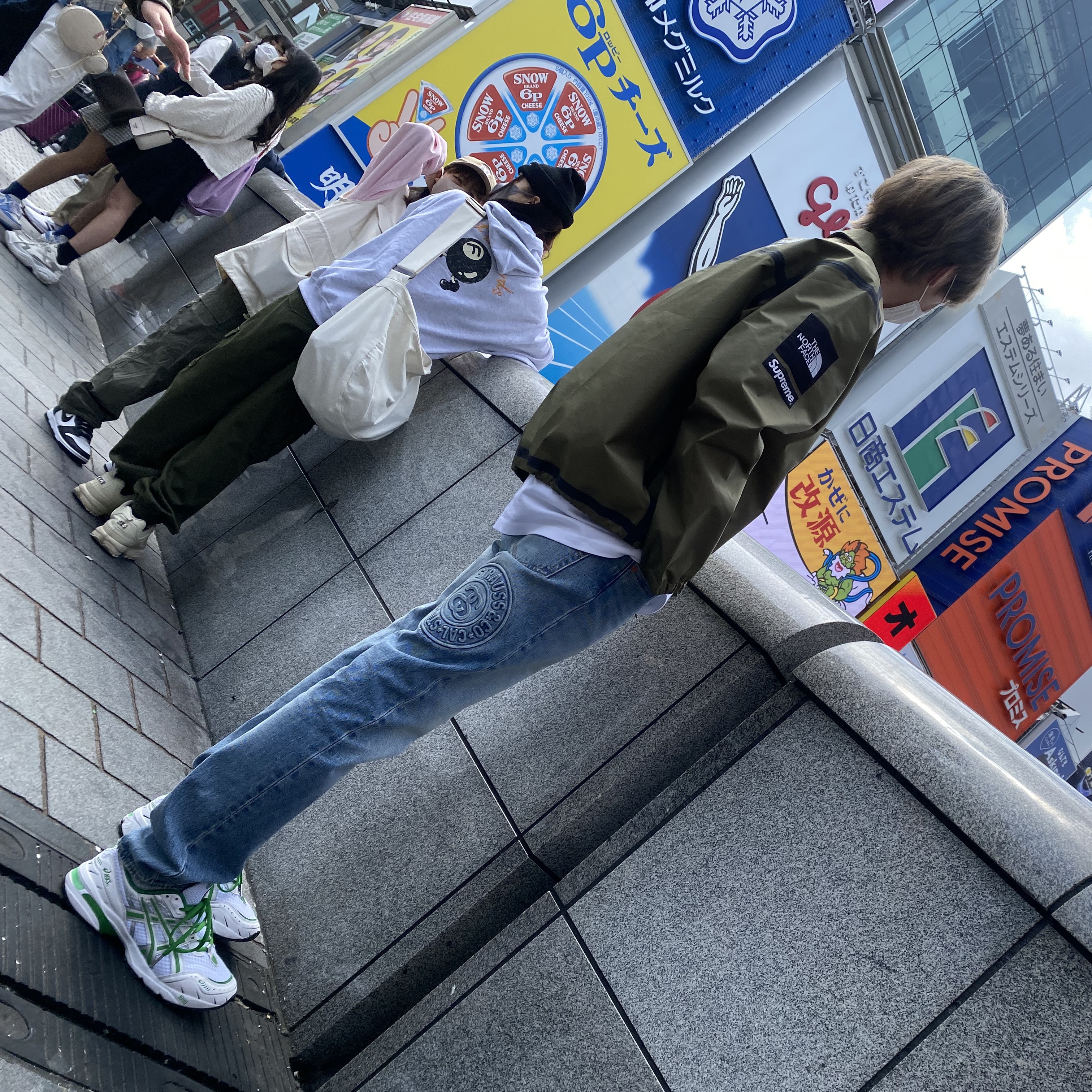 Supreme x The North Face Summit Series Outer Tape Seam Coaches Jacket Olive - 21SS, Stussy x Levi's Embossed 501 Jean Indigo 착용 스타일 - 2