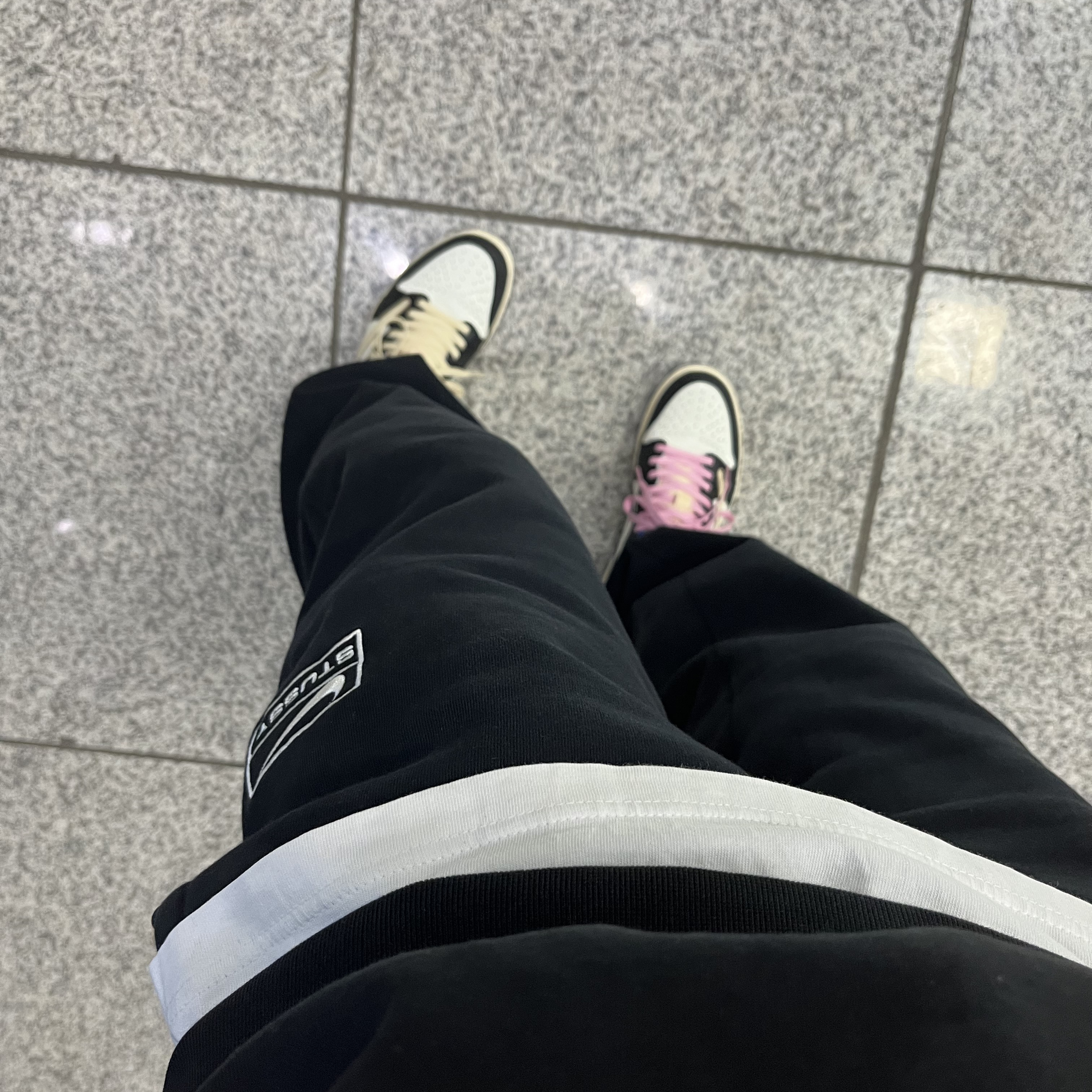 Nike x Stussy NRG RA Washed Fleece Pants Black (DN4030-010), Jordan 1 x Travis Scott x Fragment Retro Low OG SP Military Blue 착용 스타일