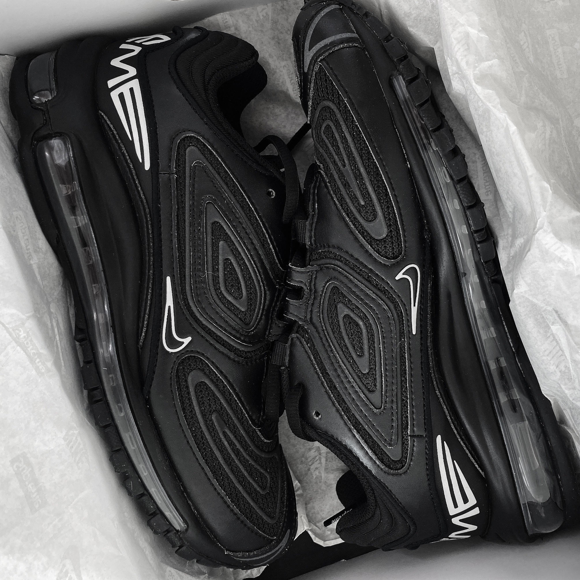 Nike x Supreme Air Max 98 TL Black 착용 스타일 - 4
