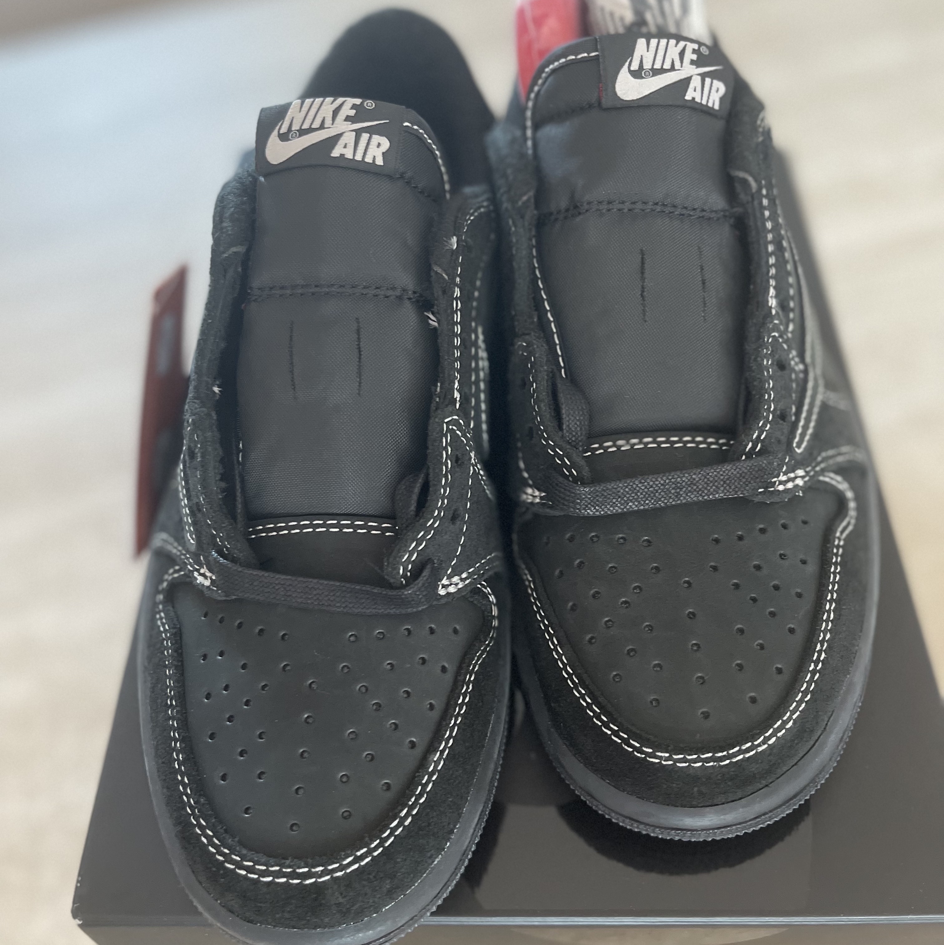 Jordan 1 x Travis Scott Retro Low OG SP Black Phantom 착용 스타일 - 2