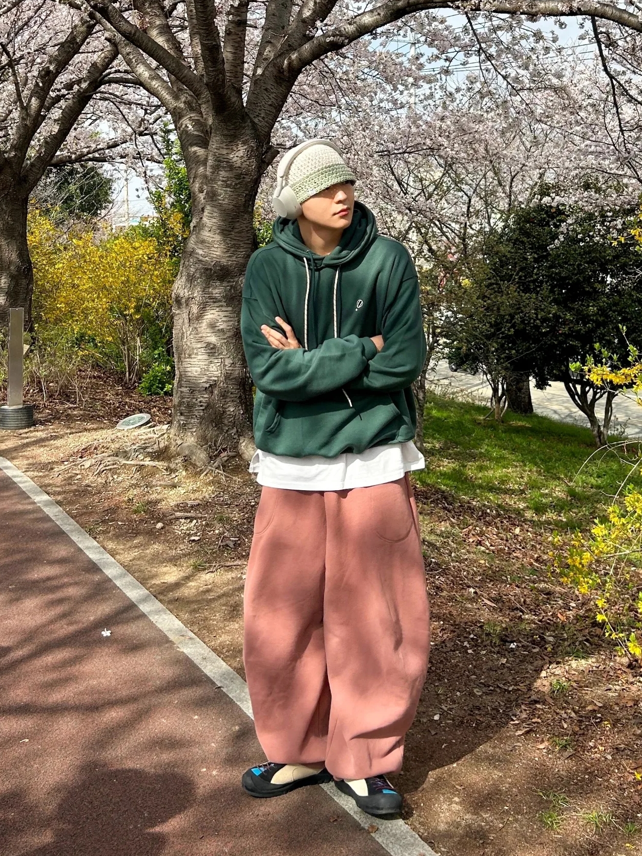 Keen Jasper Rocks SP Sneakers Beige, Sony WH-1000XM5 Silver (Korean Ver.) 착용 스타일 - 1
