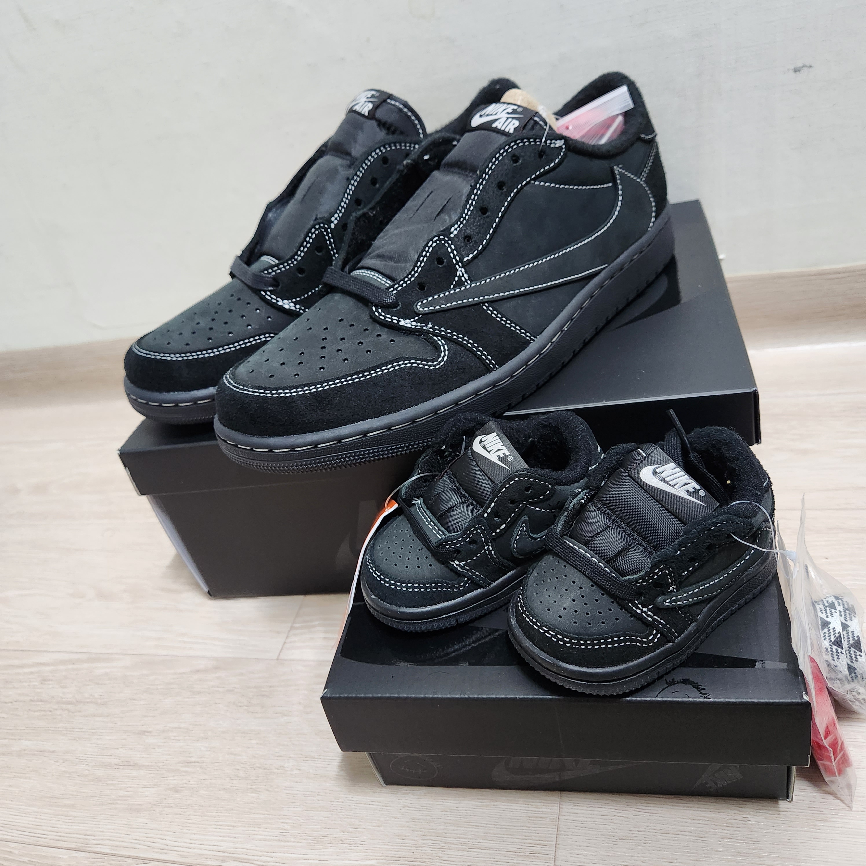 Jordan 1 x Travis Scott Retro Low OG SP Black Phantom, (TD) Jordan 1 x Travis Scott Retro Low OG SP Black Phantom 착용 스타일