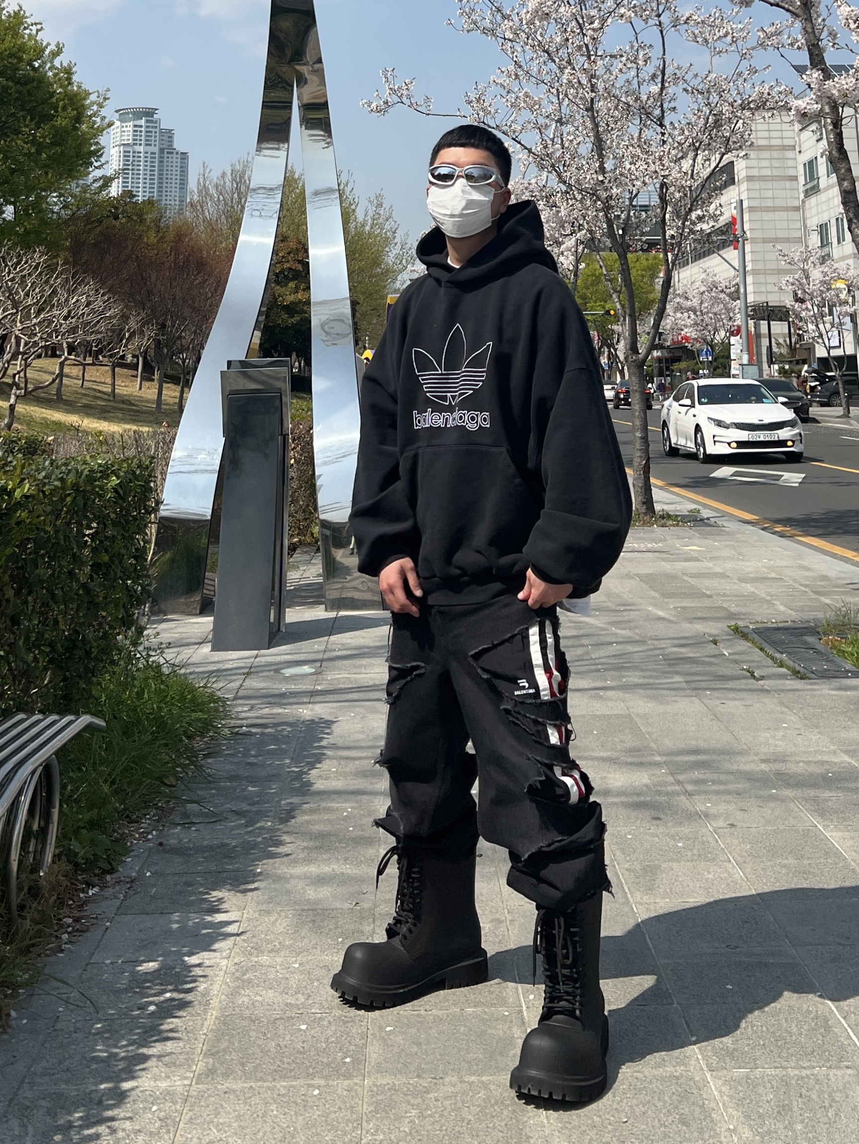 Balenciaga XL Army Boots Full Eva Black, Balenciaga x Adidas Hoodie Large Fit Black 착용 스타일
