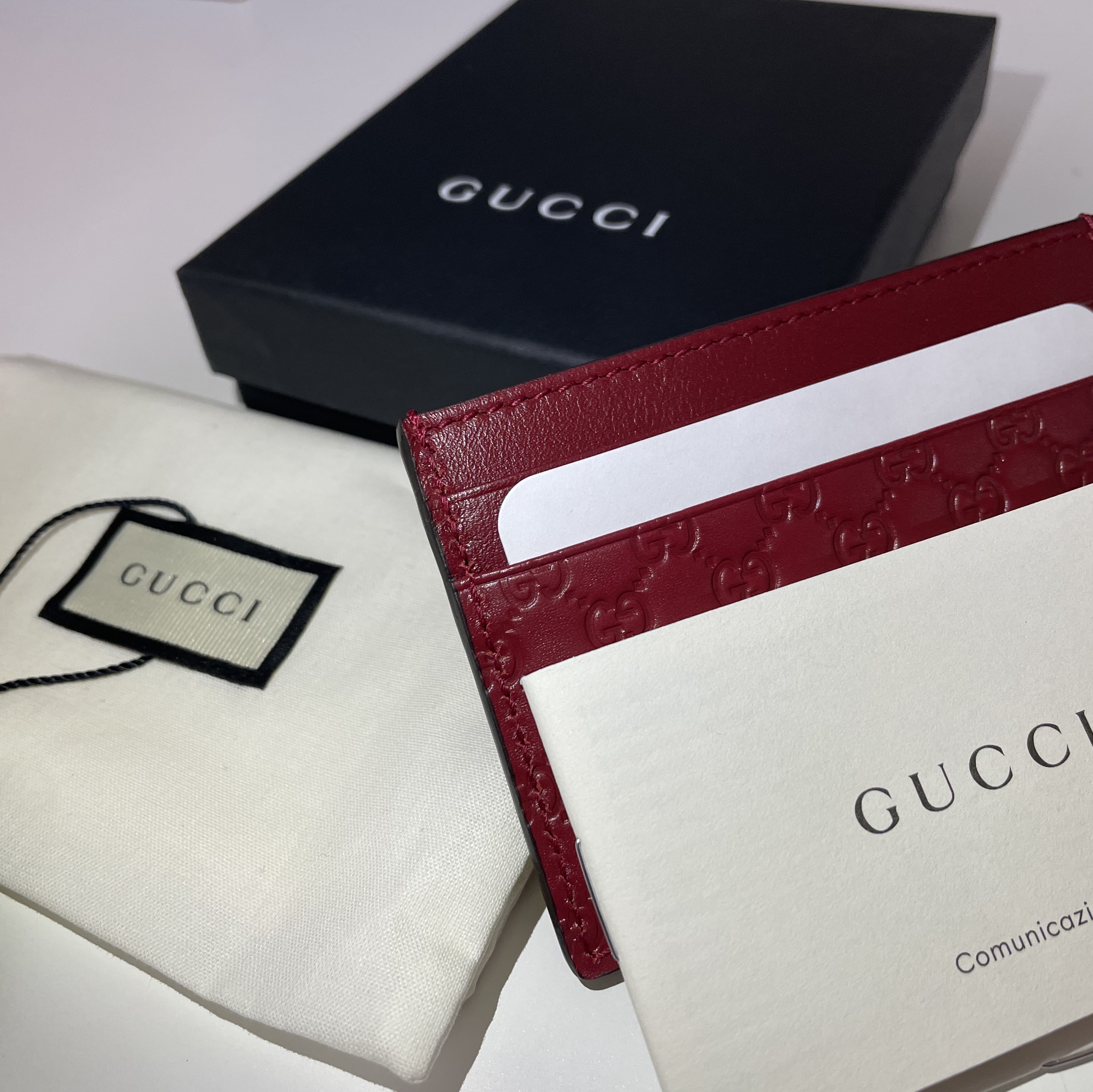 Gucci Micro GG Ssima Card Case Red 착용 스타일