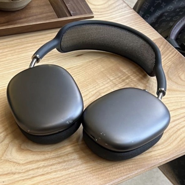 Apple AirPods Max Lightning Space Gray (Korean Ver.) 착용 스타일