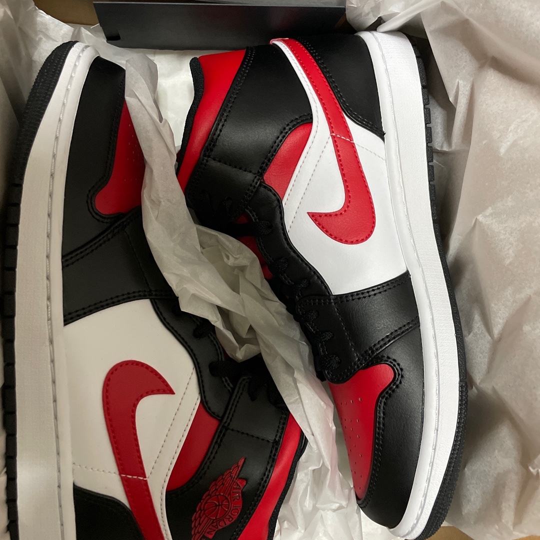 Jordan 1 Mid Black Fire Red 착용 스타일
