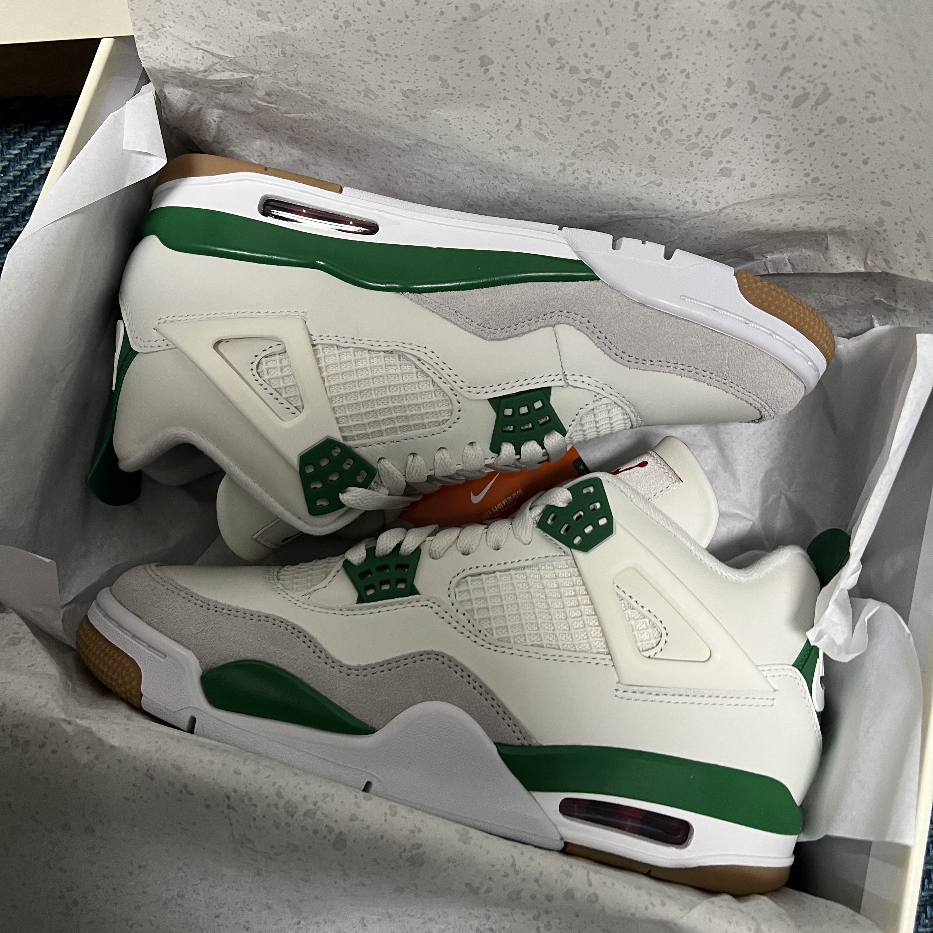 Jordan 4 x Nike SB Retro SP Pine Green 착용 스타일