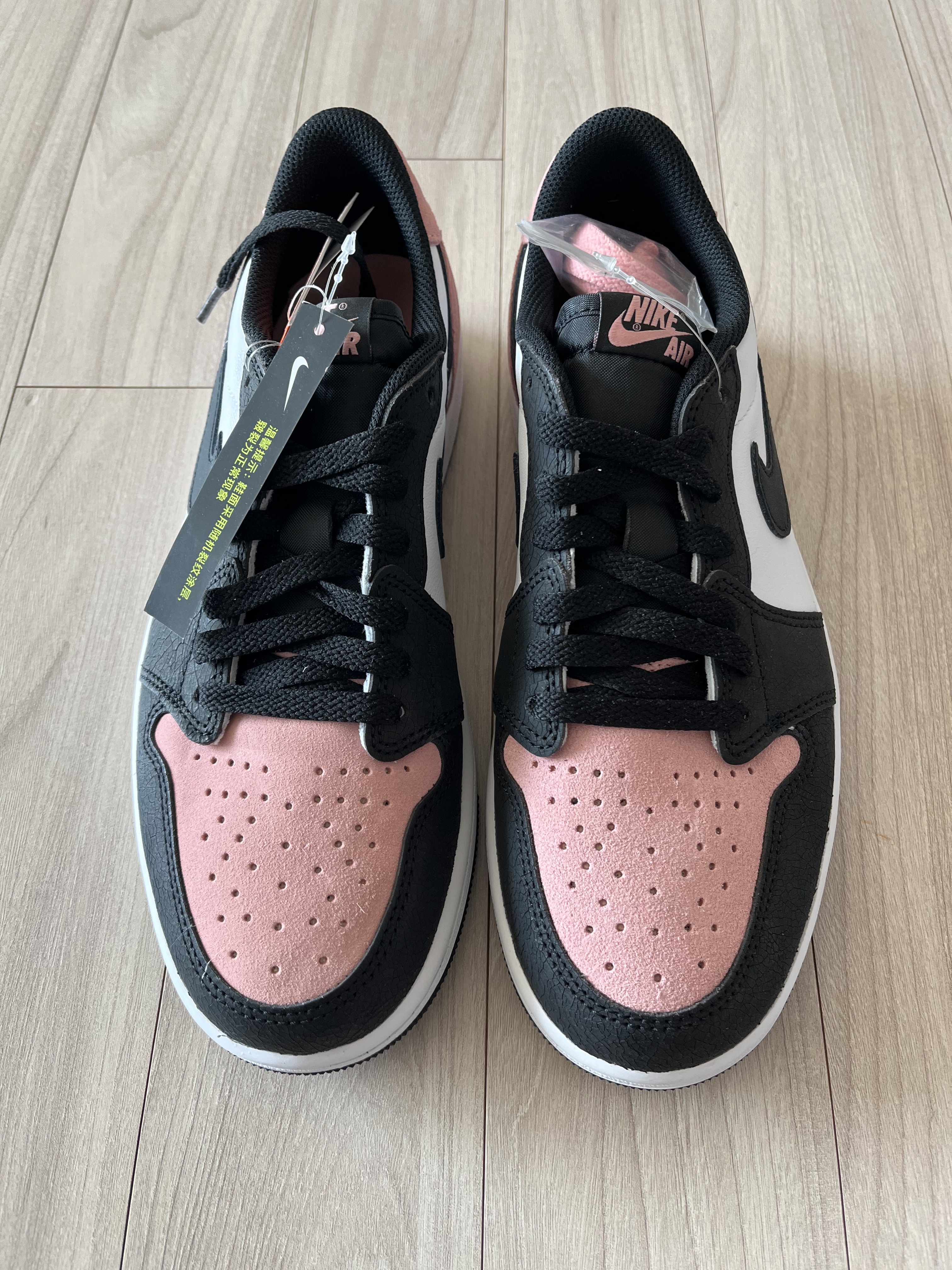 Jordan 1 Retro Low OG Bleached Coral 착용 스타일 - 1