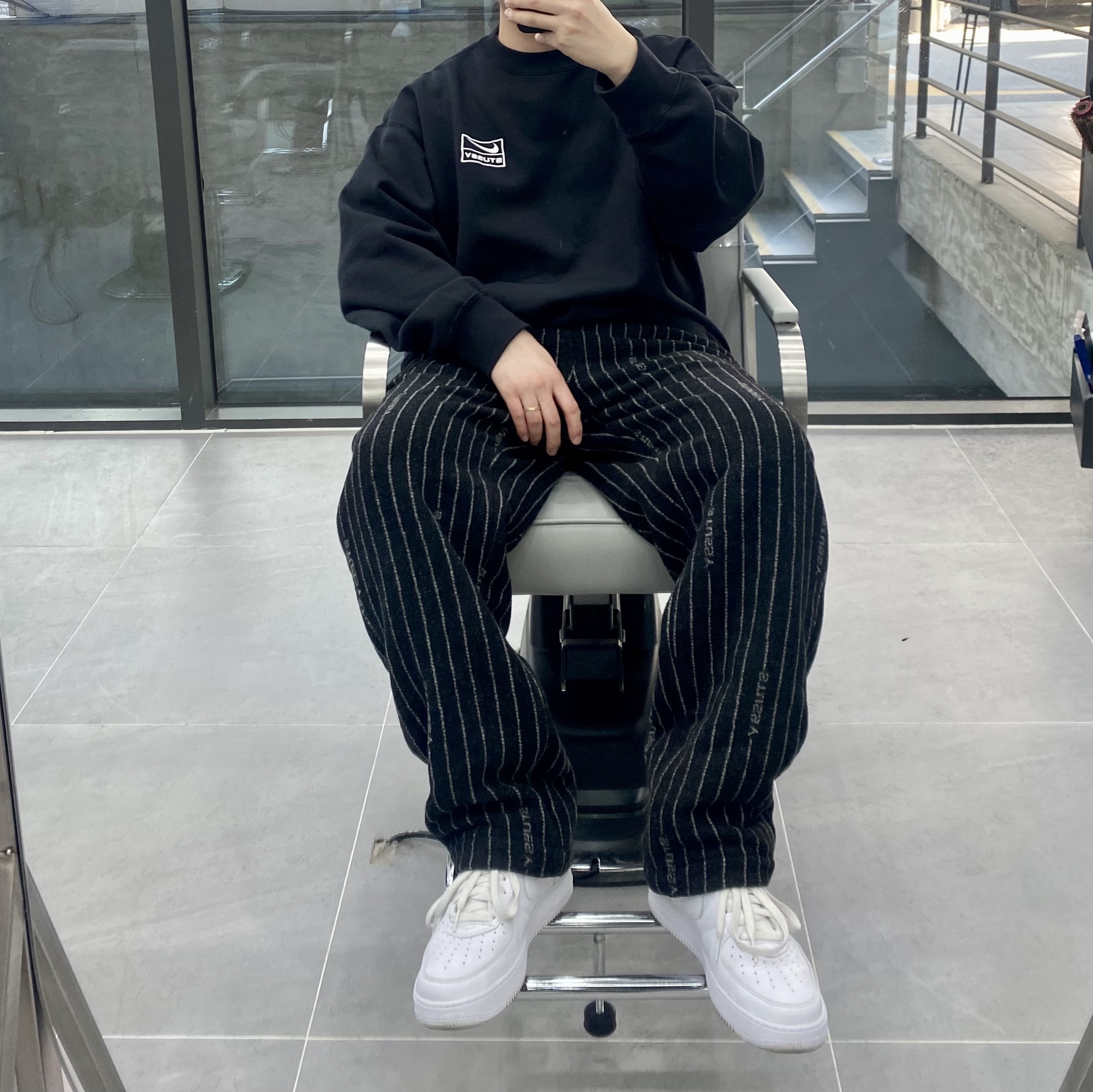 Nike x Stussy NRG Striped Wool Pants Black (DR4021-010), Nike x Stussy NRG Washed Fleece Crewneck Black (DO5310-010) 착용 스타일