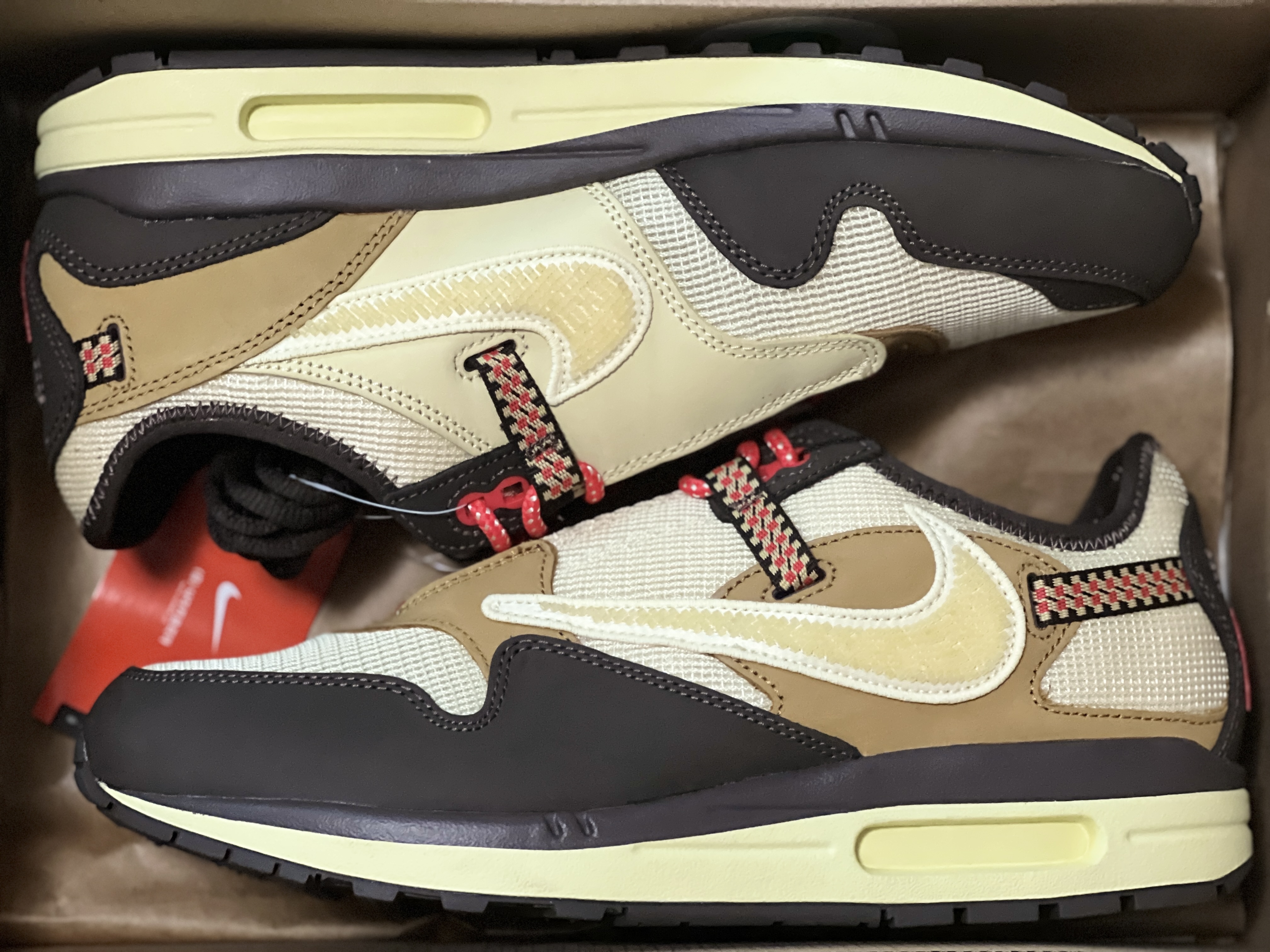 Nike x Travis Scott Air Max 1 Cact.us Brown 착용 스타일