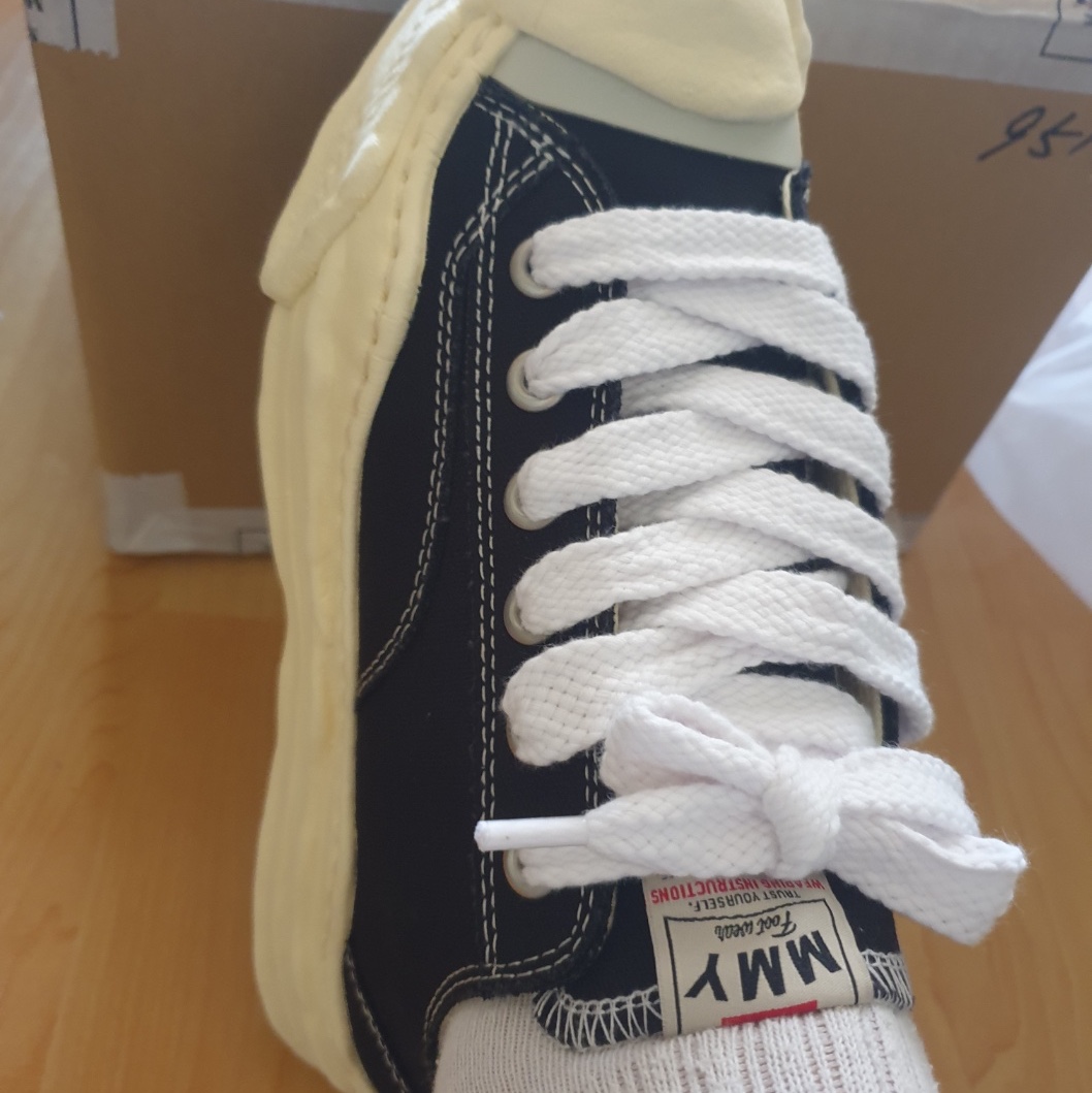 Maison Mihara Yasuhiro Peterson VL OG Sole Canvas Low-top Sneakers Black 착용 스타일