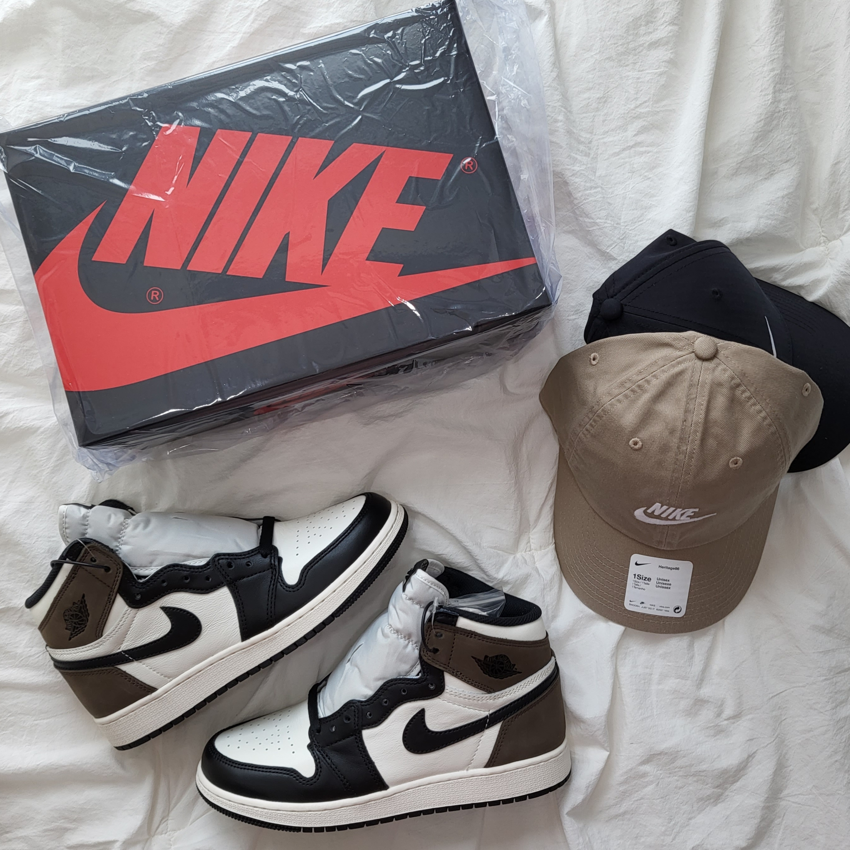 (GS) Jordan 1 Retro High OG Black Mocha 착용 스타일