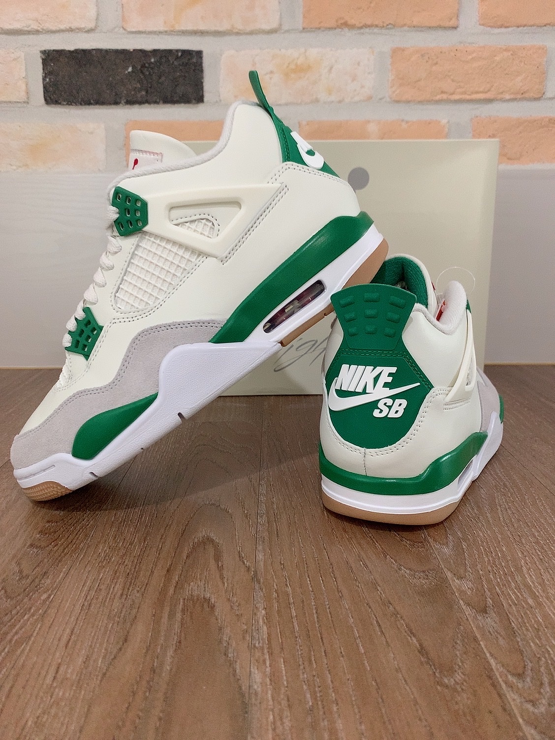 Jordan 4 x Nike SB Retro SP Pine Green 착용 스타일 - 1