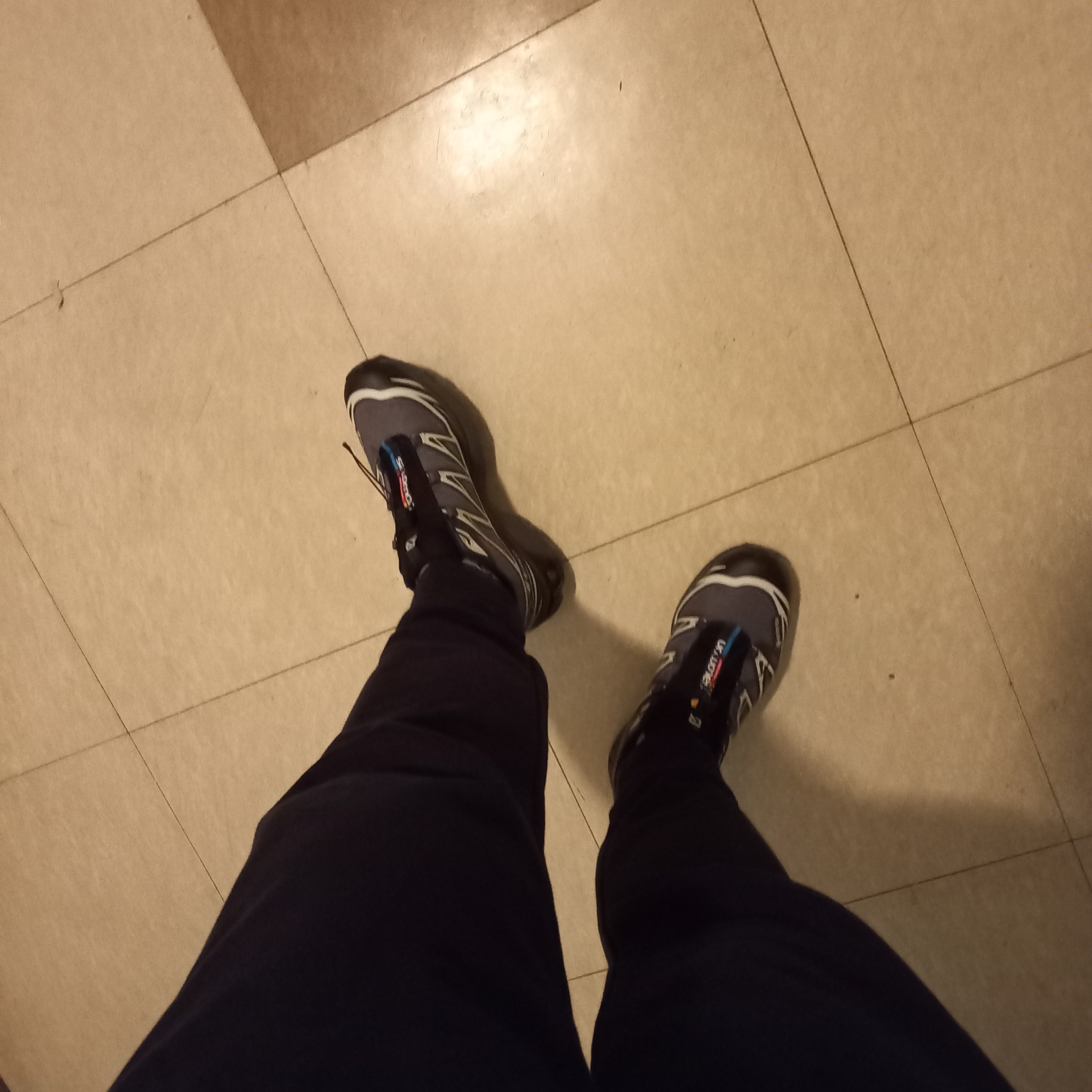 Salomon XT-6 Gore-Tex Black Ebony 착용 스타일